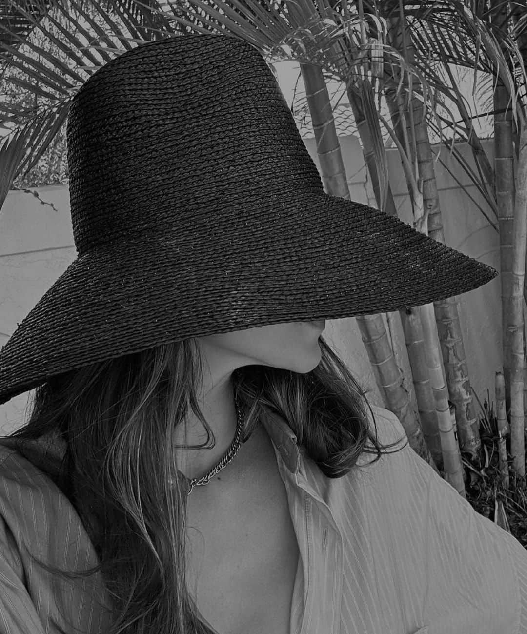 JanessaLeoneのインスタグラム：「TINSLEY___ A best-selling wide brim. As we head into sunnier seasons, Tinsley's functional elegance makes for the ideal outdoor hat.」