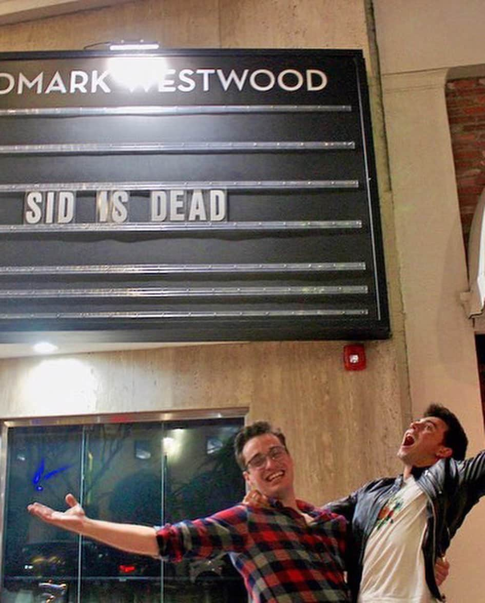 ジョーイ・ブラッグさんのインスタグラム写真 - (ジョーイ・ブラッグInstagram)「The world can finally see Sid Is Dead! Yay! I am so proud of this movie and so grateful it put all the wonderful people who made it into my life. Filming this was the most fun I’ve ever had and it totally shows on the screen. Thank you to @AmericanHigh and @EliGonda for trusting me with Sid. NOW GO BUY IT!」4月29日 4時24分 - joeybragg