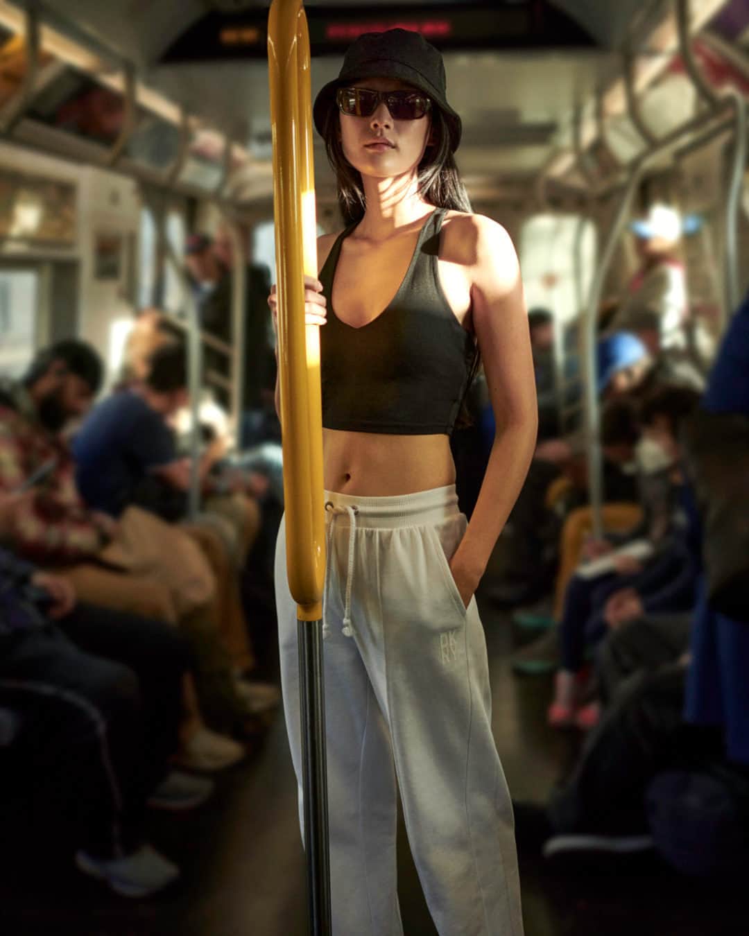 のインスタグラム：「Channelling New York twilight hour.   @yoonmi.sun takes the J Train for #IFEELDKNY」