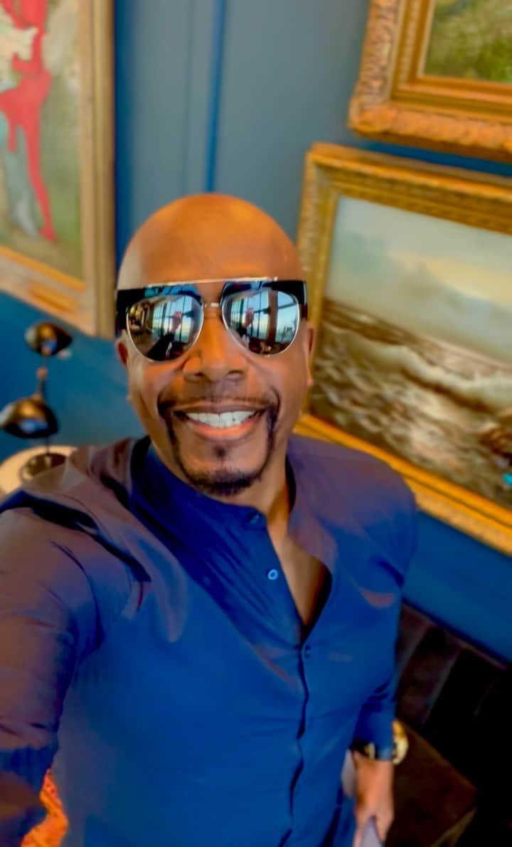 MCハマーのインスタグラム：「Grateful to God.  Renewed Strength.  Have A Blessed Weekend  Don’t Go 🙏🏾」