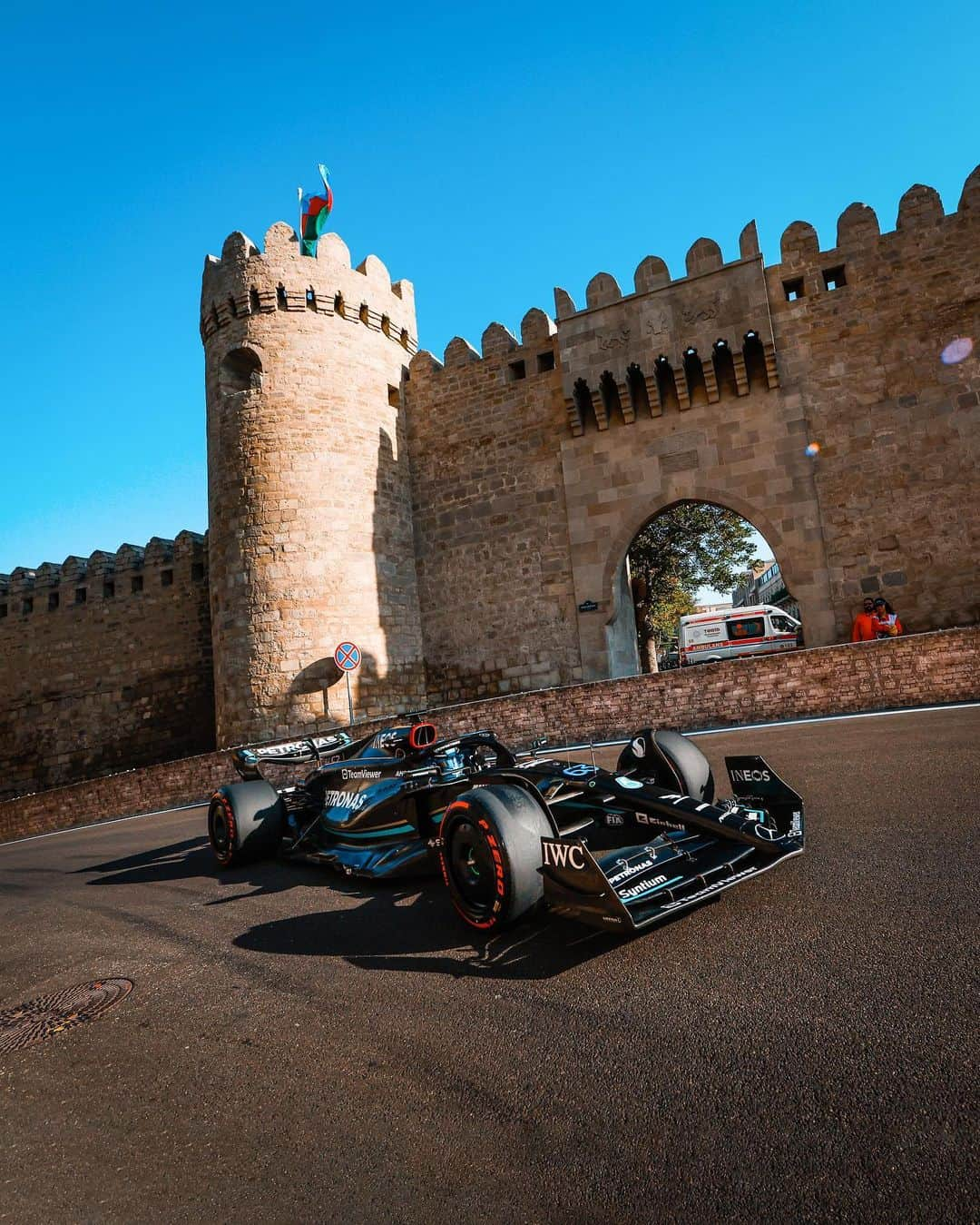 MERCEDES AMG PETRONASさんのインスタグラム写真 - (MERCEDES AMG PETRONASInstagram)「Tricky Friday. Tomorrow is a new day and with it comes a new sprint format.   At a track renowned for unpredictability, we'll be giving it all we've got. 💪」4月29日 4時51分 - mercedesamgf1