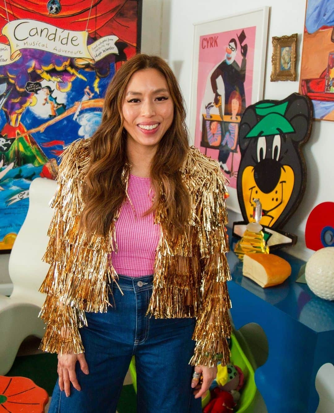 HGTVのインスタグラム：「This dazzling home is filled with life-sized snack foods 🍦🥤🍓⁠ ⁠ Gladys Tay (@thegladystay) is a designer, vintage dealer and lover of pop art who describes her home as "a beautiful mess." With a lifelong passion for design, she fills her home with unique art, broad strokes of color and plenty of quirky chairs. ⁠ ⁠ Click the #linkinbio to see every space. #HGTVDesign⁠ ⁠ 📸: Tremendous Entertainment, Ian Khoh (Photo 3)」