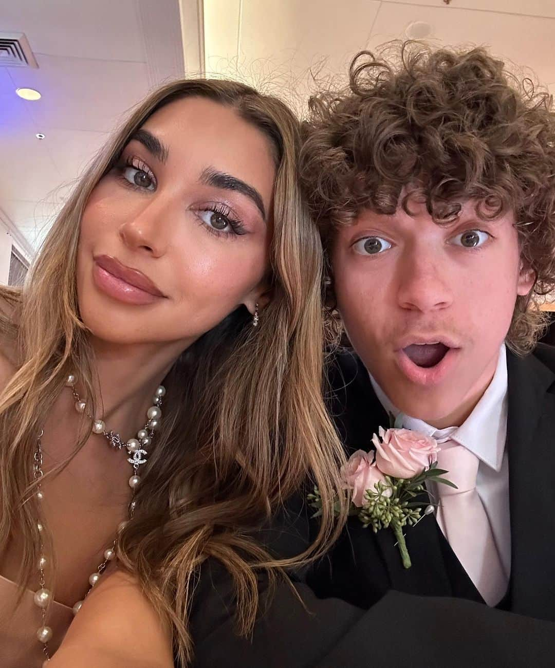 Chantel Jeffriesさんのインスタグラム写真 - (Chantel JeffriesInstagram)「Flower girl 💐💍」4月29日 5時12分 - chanteljeffries