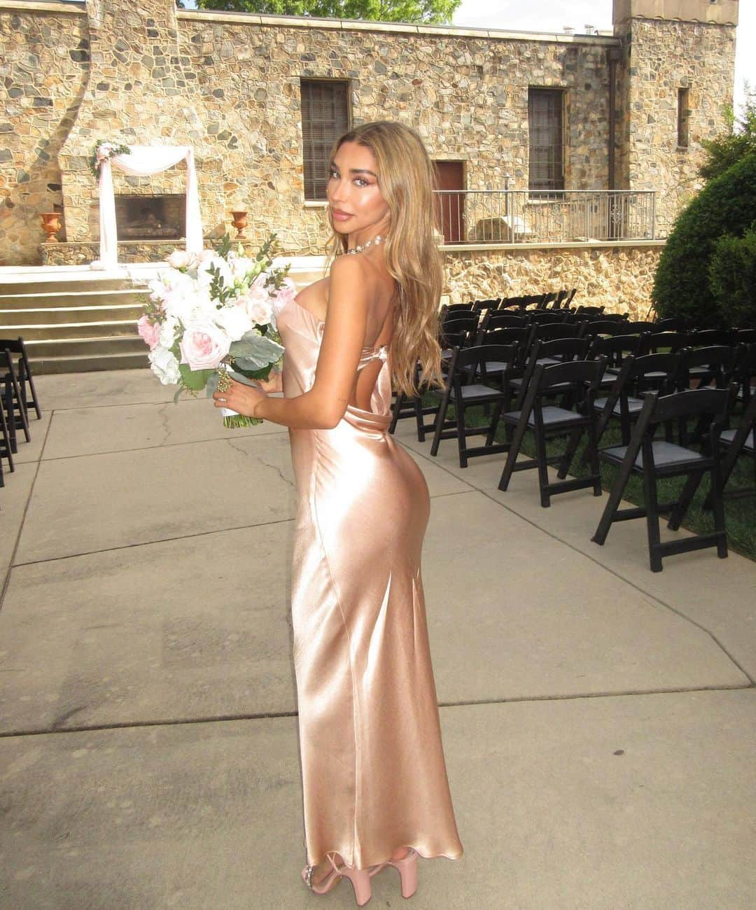 Chantel Jeffriesさんのインスタグラム写真 - (Chantel JeffriesInstagram)「Flower girl 💐💍」4月29日 5時12分 - chanteljeffries