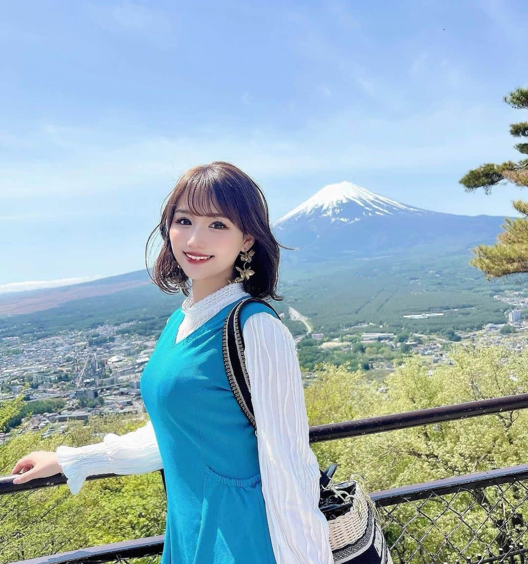 加藤里奈さんのインスタグラム写真 - (加藤里奈Instagram)「⋆  富士山綺麗だった〜！！🗻  #山梨 #山梨観光 #静岡 #静岡観光 #富士山 #富士ロープウェイ #姉妹 #姉妹コーデ #mtfuji #ファッション #河口湖 #お出かけスポット #お出かけ #旅行 #旅行好きな人と繋がりたい」4月28日 20時29分 - katoco0326