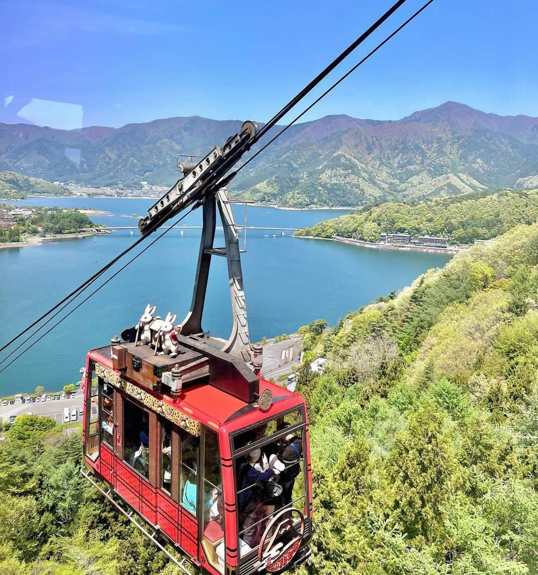 加藤里奈さんのインスタグラム写真 - (加藤里奈Instagram)「⋆  富士山綺麗だった〜！！🗻  #山梨 #山梨観光 #静岡 #静岡観光 #富士山 #富士ロープウェイ #姉妹 #姉妹コーデ #mtfuji #ファッション #河口湖 #お出かけスポット #お出かけ #旅行 #旅行好きな人と繋がりたい」4月28日 20時29分 - katoco0326