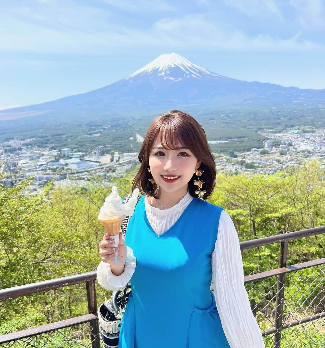 加藤里奈さんのインスタグラム写真 - (加藤里奈Instagram)「⋆  富士山綺麗だった〜！！🗻  #山梨 #山梨観光 #静岡 #静岡観光 #富士山 #富士ロープウェイ #姉妹 #姉妹コーデ #mtfuji #ファッション #河口湖 #お出かけスポット #お出かけ #旅行 #旅行好きな人と繋がりたい」4月28日 20時29分 - katoco0326