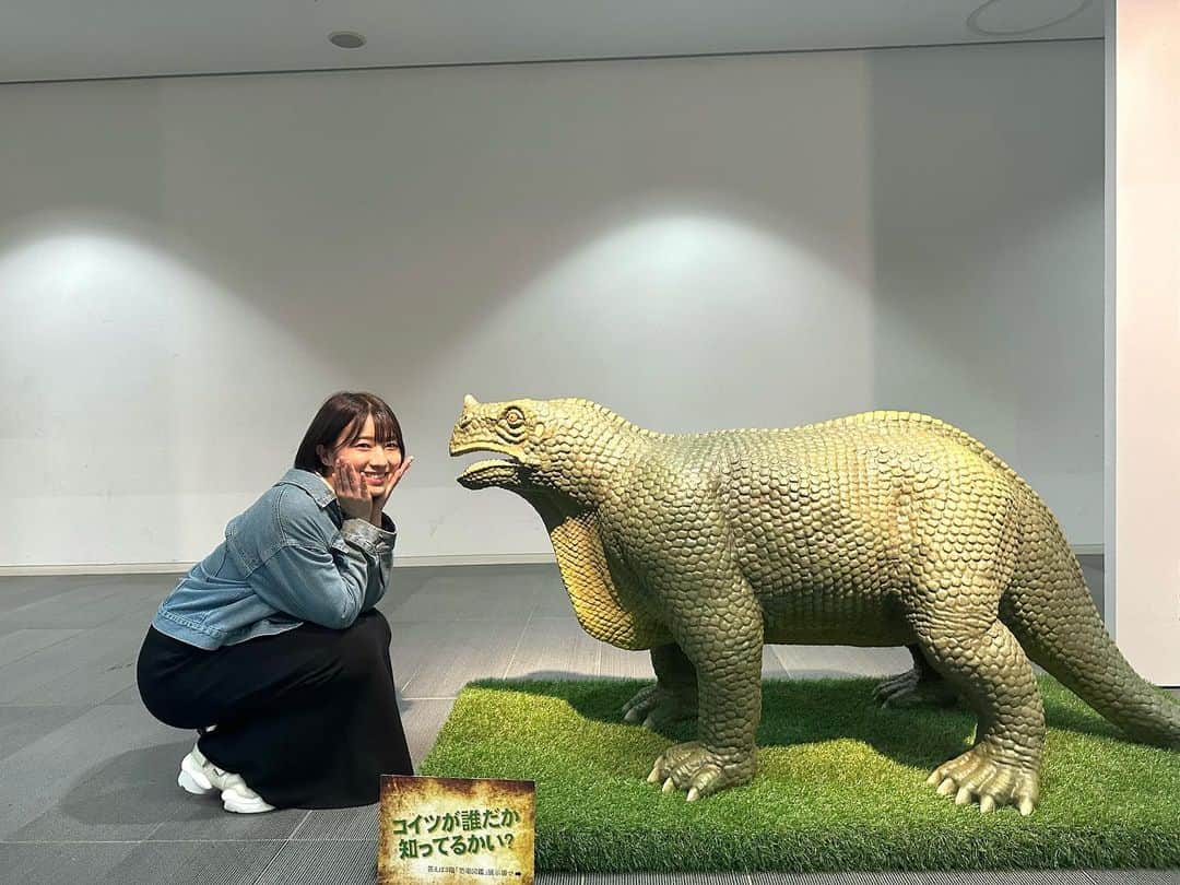 安部若菜さんのインスタグラム写真 - (安部若菜Instagram)「あまり言ってないので特に知られてないけど 実は恐竜が大好きです🦖🦕  #兵庫県立美術館 でやってる恐竜の展示も見てきた〜  今もライブの立ち位置表を、恐竜クリアファイルに入れてます🦖笑  #1番好きなのは #やっぱり #ティラノサウルス」4月28日 20時29分 - _wakapon_
