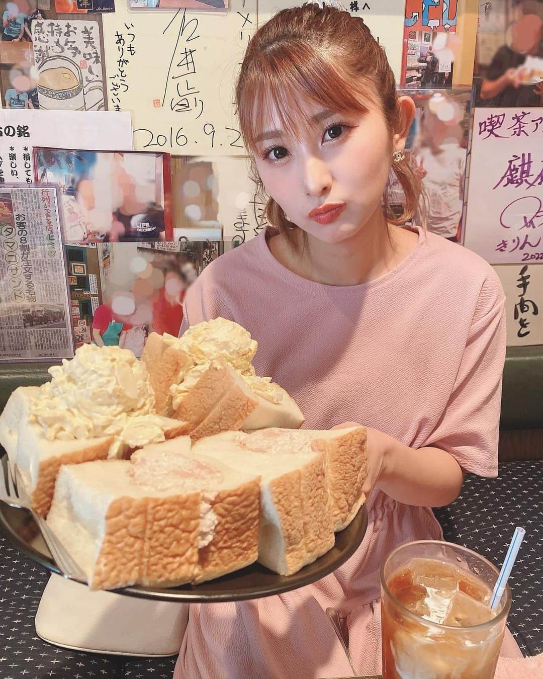 青野美沙稀さんのインスタグラム写真 - (青野美沙稀Instagram)「レコーディング前に 卵サンドが有名な"アメリカン"に行ってきました🥪🤍  タマゴサンドとツナサンドを シェアして食べたけど 食べきれなくてお持ち帰りになりました笑🤣  ボリューミーでびっくり仰天‼️笑  #アメリカン #喫茶アメリカン #たまごサンド #卵サンドイッチ #タマゴサンド #卵サンド #東銀座 #東銀座グルメ」4月28日 20時31分 - misaki_aono