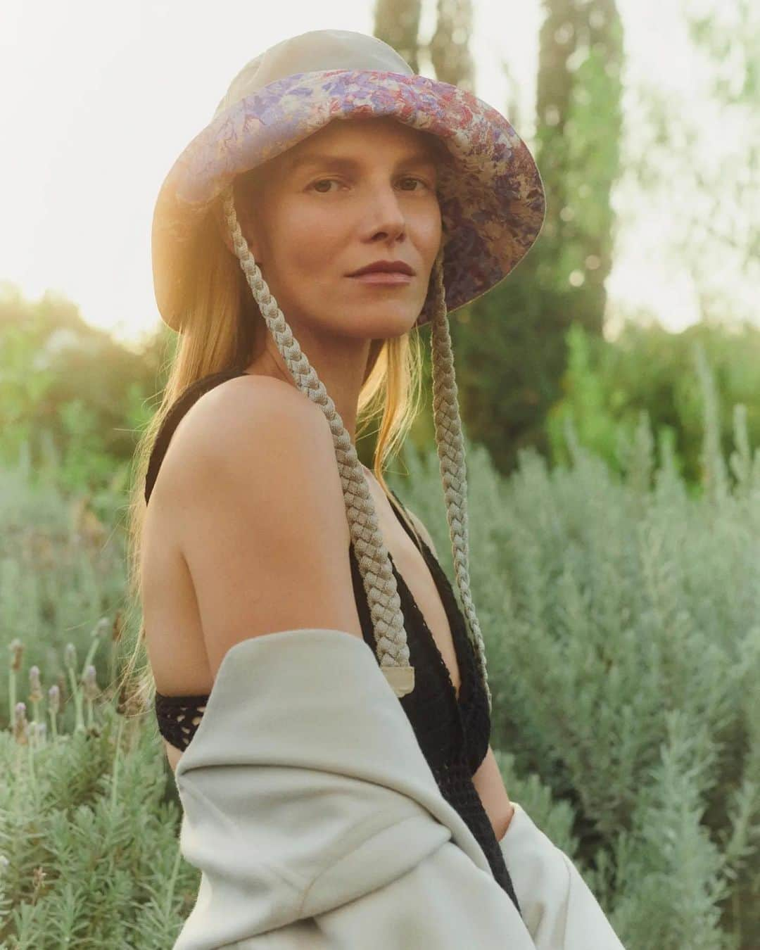 スヴィ・コポーネンのインスタグラム：「Hat season 🌿」