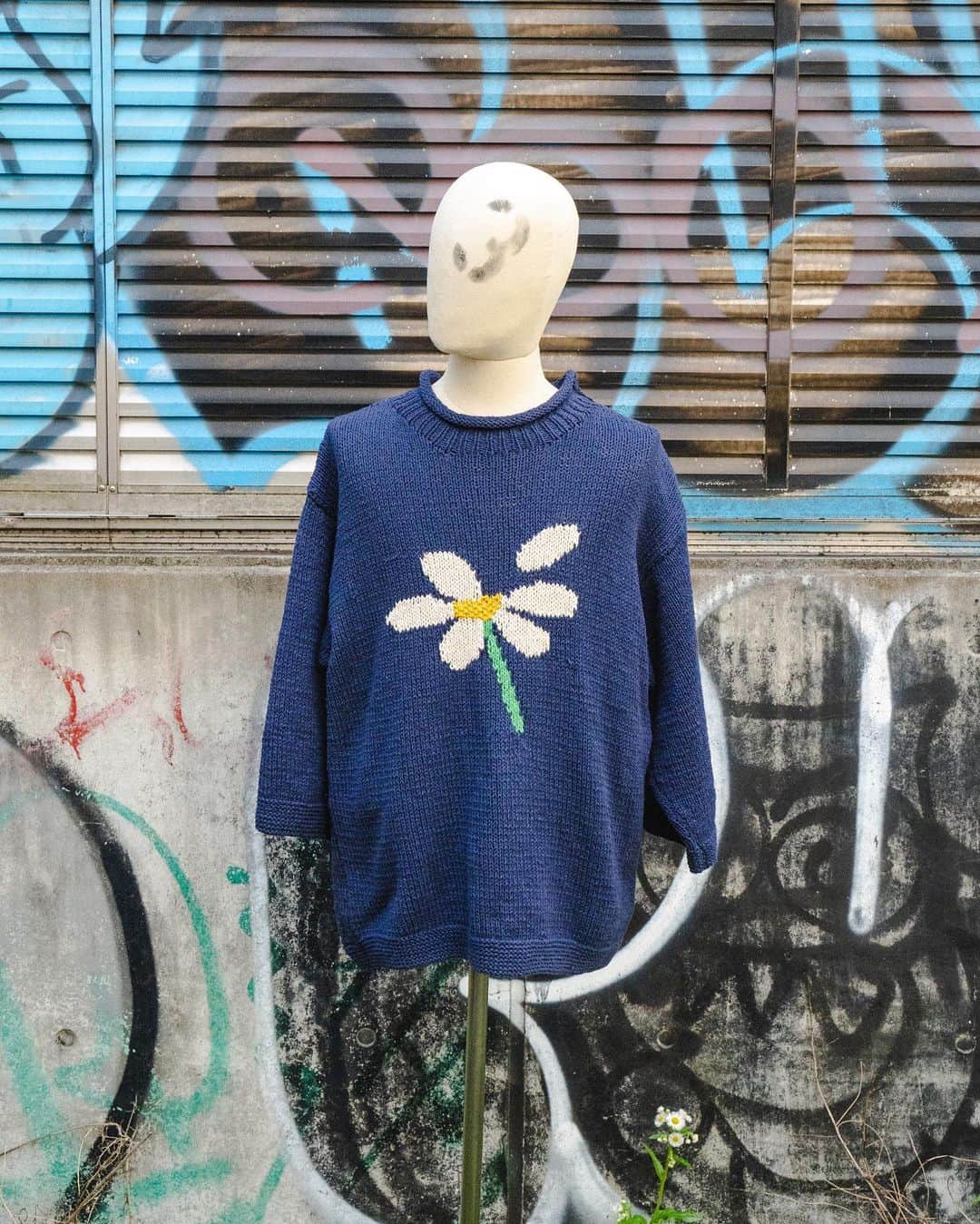 JOINT WORKSさんのインスタグラム写真 - (JOINT WORKSInstagram)「【Mac Mahon Knitting Mills+niche】 @macmahon_knitting_mills   ⁡flower peta SIZE :  free COL :navy/natural ¥ 26.400- ⁡ --------------------------------------------------- ⁡ 【SHOP LIST】 ⁡ JOINT WORKS SHINJUKU 035-363-7572 ⁡ JOINT WORKS LALA PPORT TOKYO-BAY 047-421-7101」4月28日 20時39分 - jointworks.jp