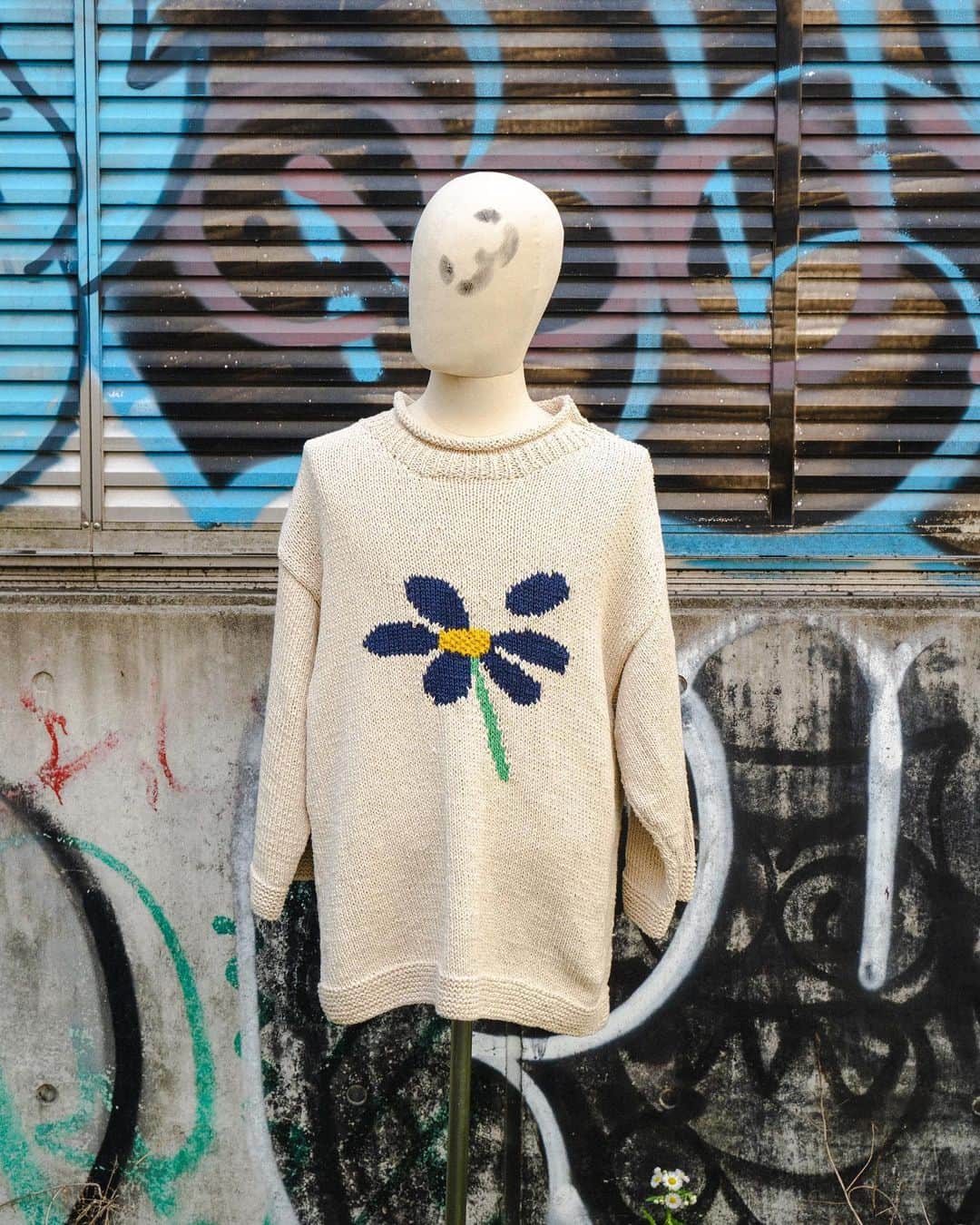 JOINT WORKSさんのインスタグラム写真 - (JOINT WORKSInstagram)「【Mac Mahon Knitting Mills+niche】 @macmahon_knitting_mills   ⁡flower peta SIZE :  free COL :navy/natural ¥ 26.400- ⁡ --------------------------------------------------- ⁡ 【SHOP LIST】 ⁡ JOINT WORKS SHINJUKU 035-363-7572 ⁡ JOINT WORKS LALA PPORT TOKYO-BAY 047-421-7101」4月28日 20時39分 - jointworks.jp