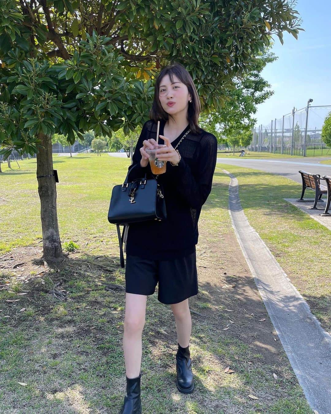 中別府葵のインスタグラム：「久々に髪の毛切りました〜💇‍♀️ 今回も　@the.garden.tokyo  のちなさんに🫶 お任せで ささささっと切って可愛く 仕上げてくれる！ いつもありがと、ちなさーん🫶✨ 暖かくなってきて 気候も最高🌞  #ootd#black #fashion  #高身長コーデ#174cm」