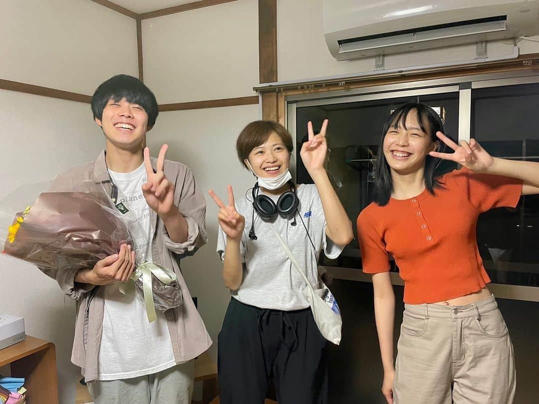 駒井蓮さんのインスタグラム写真 - (駒井蓮Instagram)「-  #ぬいぐるみとしゃべる人はやさしい  #メイキング 公開されました🧸  YouTube: @ihafilms2975 にて是非🦥  #クランクアップ 📷 陽気な3人👀」4月28日 20時46分 - ren.komai_official