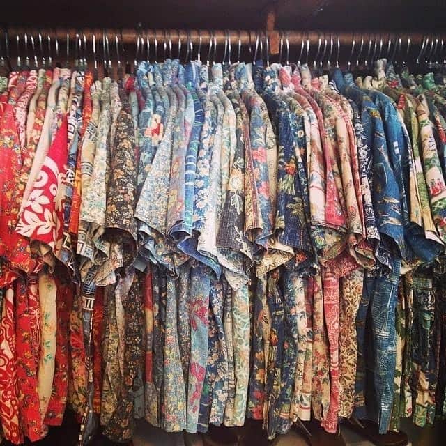 レインスプーナーのインスタグラム：「Happy Aloha Friday. We bring you some closet inspiration today courtesy of our friend Aaron G. of Haiku, Maui. First introduced to the brand as a teen in the 80s he’s has been consistently wearing them ever since. For Aaron, he loves how Spooners never go out of style and last forever—one of his favorite shirts he’s been wearing since 1984! With over 200 spooners in his collection we imagine it’s hard to decide which one to wear each day. Have a great collection? We’d love to see it. Submit it on our site under collectors closet.」