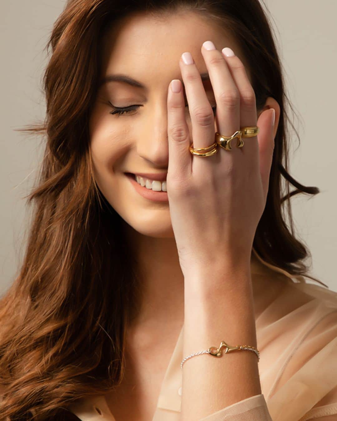 のインスタグラム：「Glam up your everyday style with the new Folli Follie jewelry. Discover them online.  #follifollie #myfollifollie #2k23 #bracelet #ring #BeautyFlow #TheChainAddiction #jewelleryofinstagram #jewelleryoftheday #jewellery #jewelry #instajewelry #fashionjewelry」