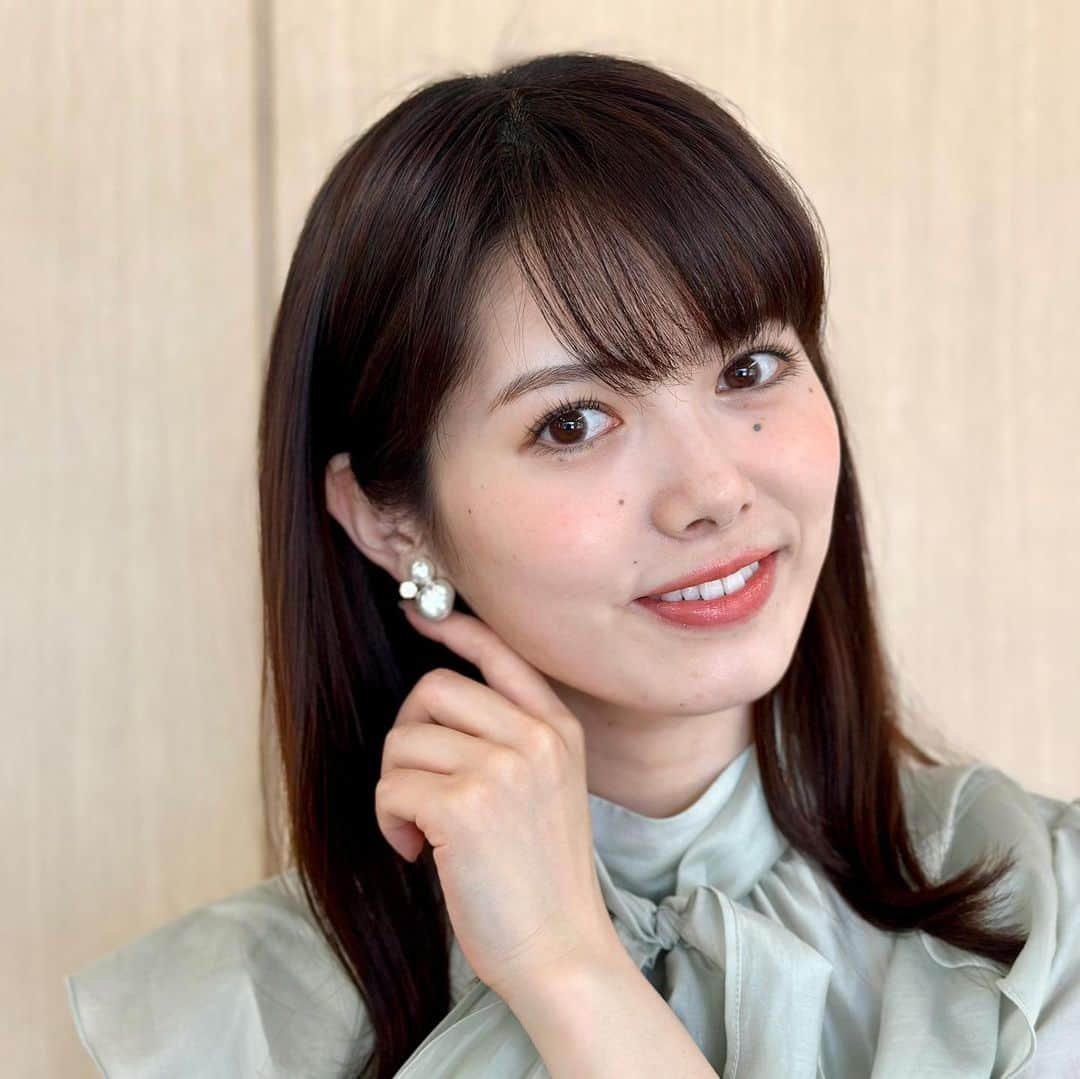 フジテレビ「めざましテレビ」さんのインスタグラム写真 - (フジテレビ「めざましテレビ」Instagram)「ファッション雑誌CanCamとコラボした お天気コーナー「きょう何着て行く？」 谷尻萌のコーデを紹介♪  4月28日（金） 【今日のコーデ】 ・ジャケット→ @pierrot_shop  5290円 ・ブラウス→ @31sonsdemode 9790円 ・スカート→ @mystrada_official ２万3100円 ・靴→ @kanematsu_official ２万9700円  ・イヤリング→ @abiste_official １万6500円  【コーデのポイント】 裾に透け感のある花柄レーススカートで印象に残るきれいめスタイルに🌸 一枚でも存在感たっぷりですが、ミントのボウタイブラウスと合わせるとさらに華やかに🎀  #めざましテレビ #きょう何着て行く？ #谷尻萌 #今日のコーデ #コーデ #CanCam #今日のファッション#ootd #きょう何着て行く？は月〜金朝6時22分ごろ放送📺 #もえちゃん #きれいめコーデ #きれいめカジュアル #大人コーデ #春コーデ #オフィスカジュアル #上品コーデ #アナウンサー衣装」4月28日 21時00分 - mezamashi.tv