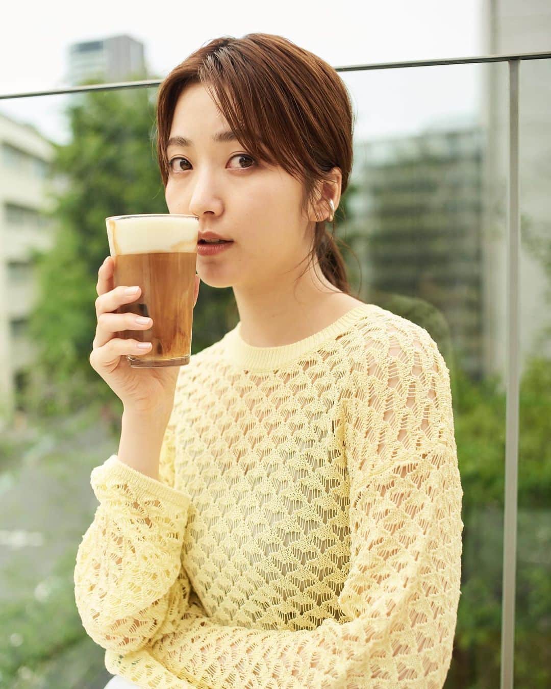 佐藤優津季のインスタグラム：「． スターバックスの新ライン「オリアート」がついに日本に上陸！日本の63店舗で発売中です☺️📍 コーヒー×オリーブオイルの新感覚ビバレッジ。 オリーブオイルにオーツミルクやミルクを掛け合わせた、クリーミーでリッチな味わい☕️💭 なめらかな口当たりが何度でも飲みたくなる美味しさでした🫠💗 コーヒー好きとしてはたまらない🫥 皆さまもぜひ☺️🌿  @starbucks_j @fashionsnapcom  #スターバックス #スターバックスオリアート #StarbucksOleato #Oleato #オリアート #スターバックスリザーブ #スターバックスリザーブロースタリー東京 #pr」