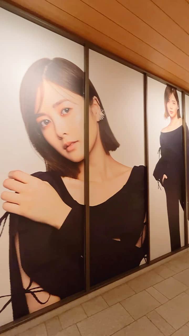 アディアムのインスタグラム：「@M.shiraishi.official featured in @GinzaMagazine wearing #ADEAM Pre-Fall 2023 Collection. Now on display at Tokyo Midtown. #白石麻衣 #GINZA #東京ミッドタウン」