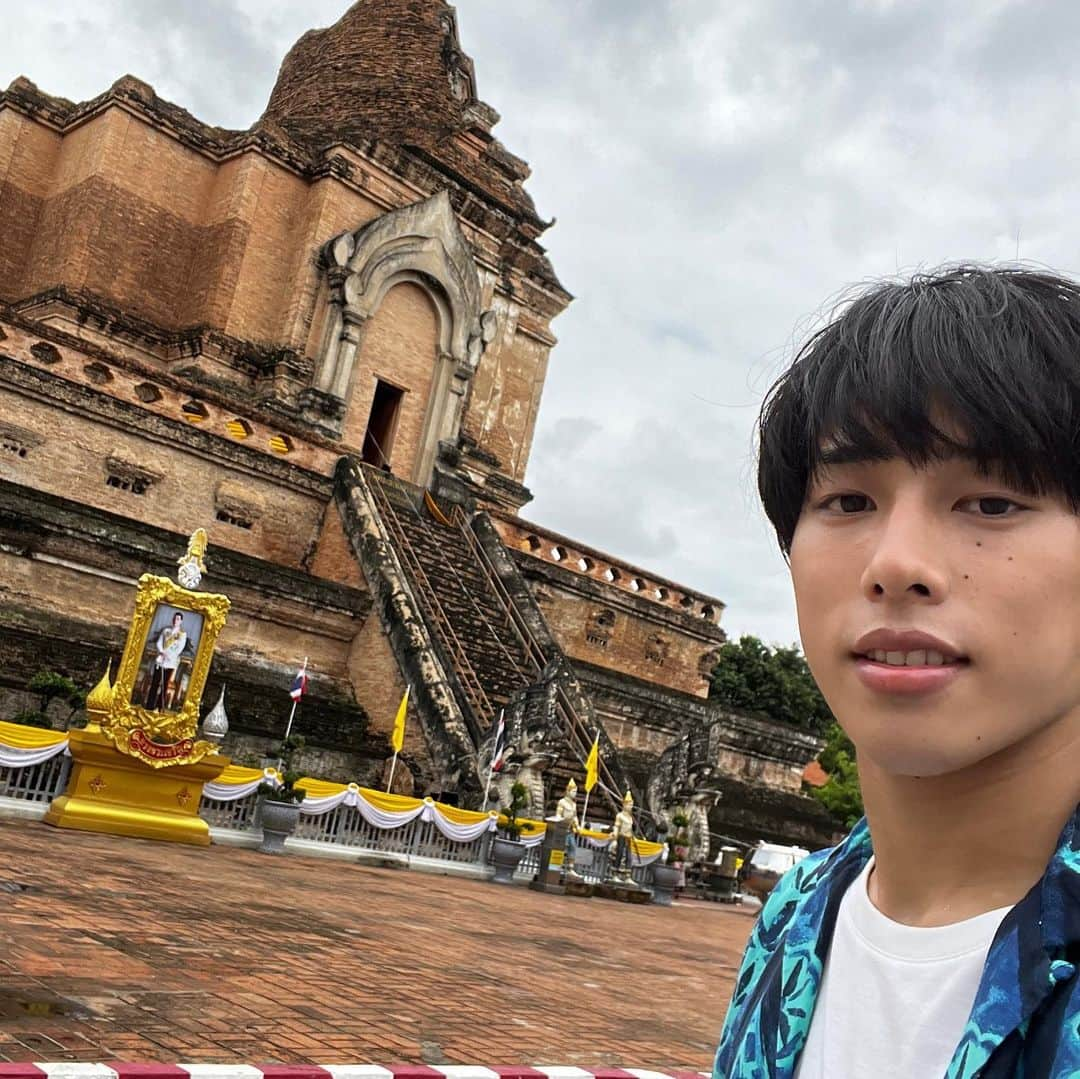 佐藤颯人さんのインスタグラム写真 - (佐藤颯人Instagram)「チェンマイで最も大きな仏塔のある寺院「ワット・チェディ・ルアン」に行ってきました✨ 大きな仏塔以外にも敷地内には見所がいっぱいでしたよ！  皆さんいいねよろしくお願いします😉  #映え写真勝負  #佐藤三兄弟 #タイ #チェンマイ」4月28日 21時04分 - hyt.0601