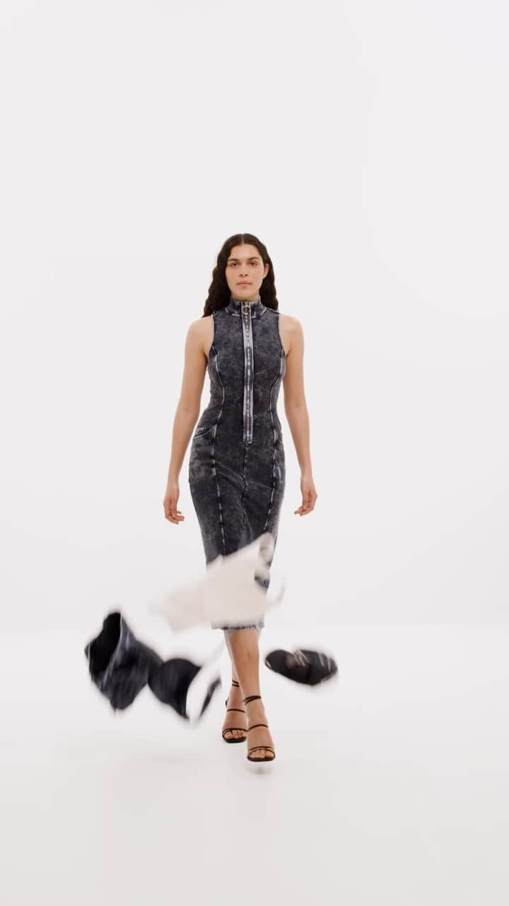 デシグアルのインスタグラム：「Strongly advocating for a natural silhouette and measurements that everyone can feel good in: a new shape for traditional standards.  #NathyPelusoxDesigual  #NewDesigual」