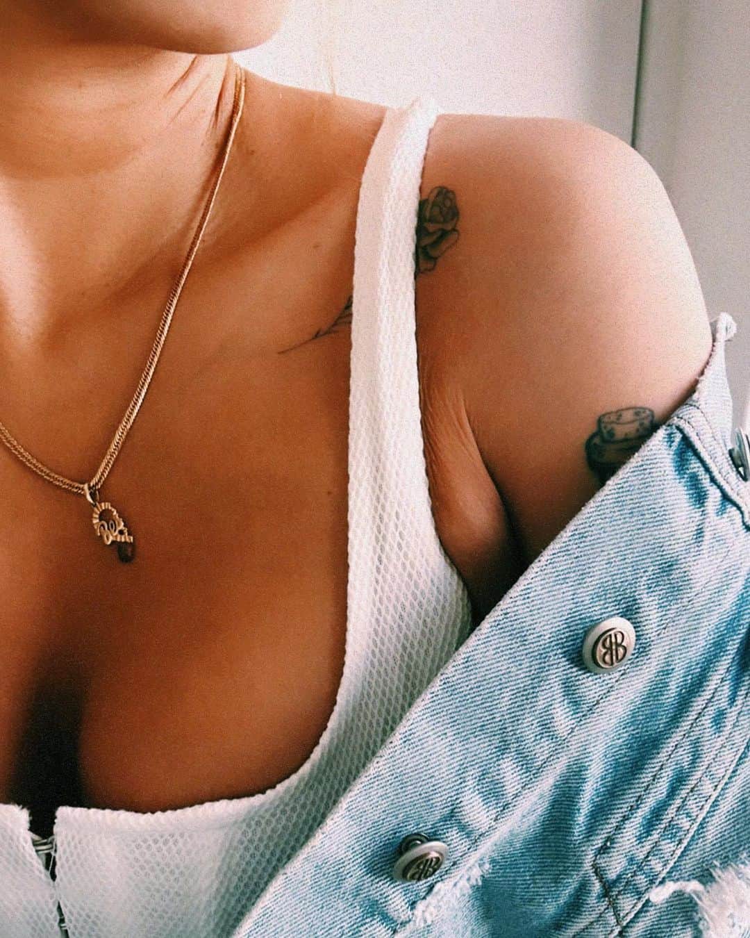 Minamiのインスタグラム：「🌹 🙃」