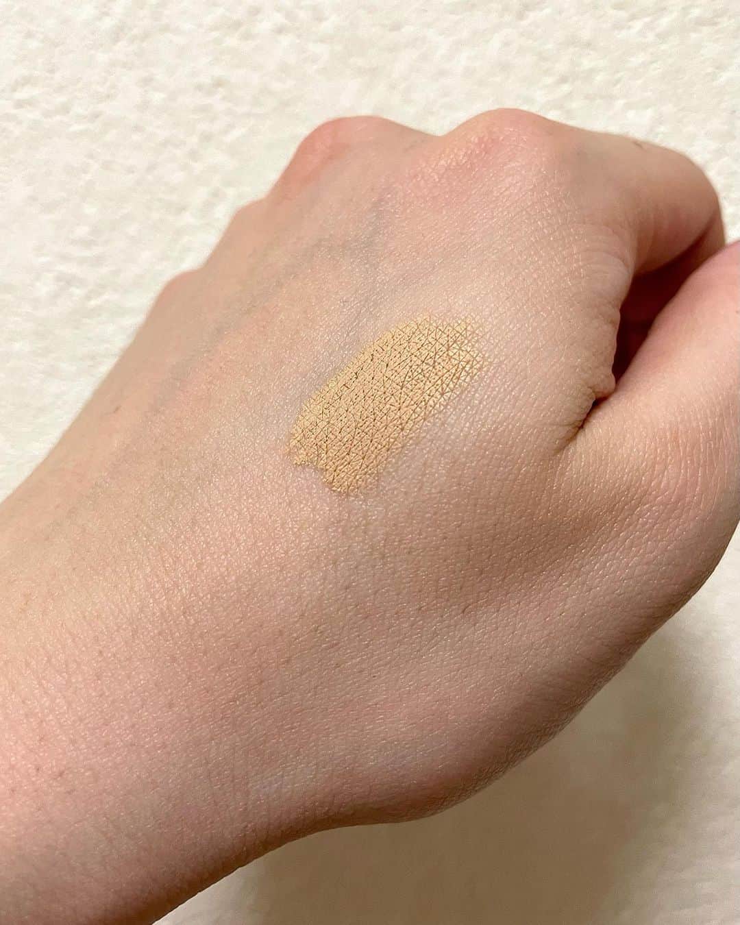 Yuitoさんのインスタグラム写真 - (YuitoInstagram)「先日参加させていただいたロフトのコスメフェスティバルで出会ったお気に入りのアイテムを紹介するよ✌️ . ・「MagNifique」ヘアスタイリング その日の気分とか、ファッションに合わせて髪型を変えるからワックスも多数ストックしてるワックスマニア✨どのタイプのワックスも伸びも良くて香りも好みだった🥺 ケア＆スタイリングオイルはヘアスタイリングのベースにもなるし、素髪ケアにもなって万能なアイテム✨写真はこちらのスタイリングオイルでスタイリングしてみたよ！1日サラサラ続いて使いやすかった😌😌 . ・｢anna donna｣イッツイージー コンシーラー 02 僕のメイクには欠かせないコンシーラー。 クマ、ニキビ跡はもちろん、メンズには髭隠しにオススメしたい！ 肌なじみの良い色だから自然に仕上がるよ〇 僕は02 明るいベージュが肌に合いました☺️ . ・BBIA ピアーラストベルベットティント V13シリアスボス マット寄りな仕上がりで、少量で唇全体に伸びた✨発色もしっかり良くて、ティントだからかなり長持ち🙏乾燥も気にならなかったから助かる~🥺肌の血色もよく見えるから、男女共にオススメしたい色です👍👍 . #ロフト展示会 #ロフトのコスフェス #pr #magnifique #annadonna #bbia」4月28日 21時19分 - yuito515_