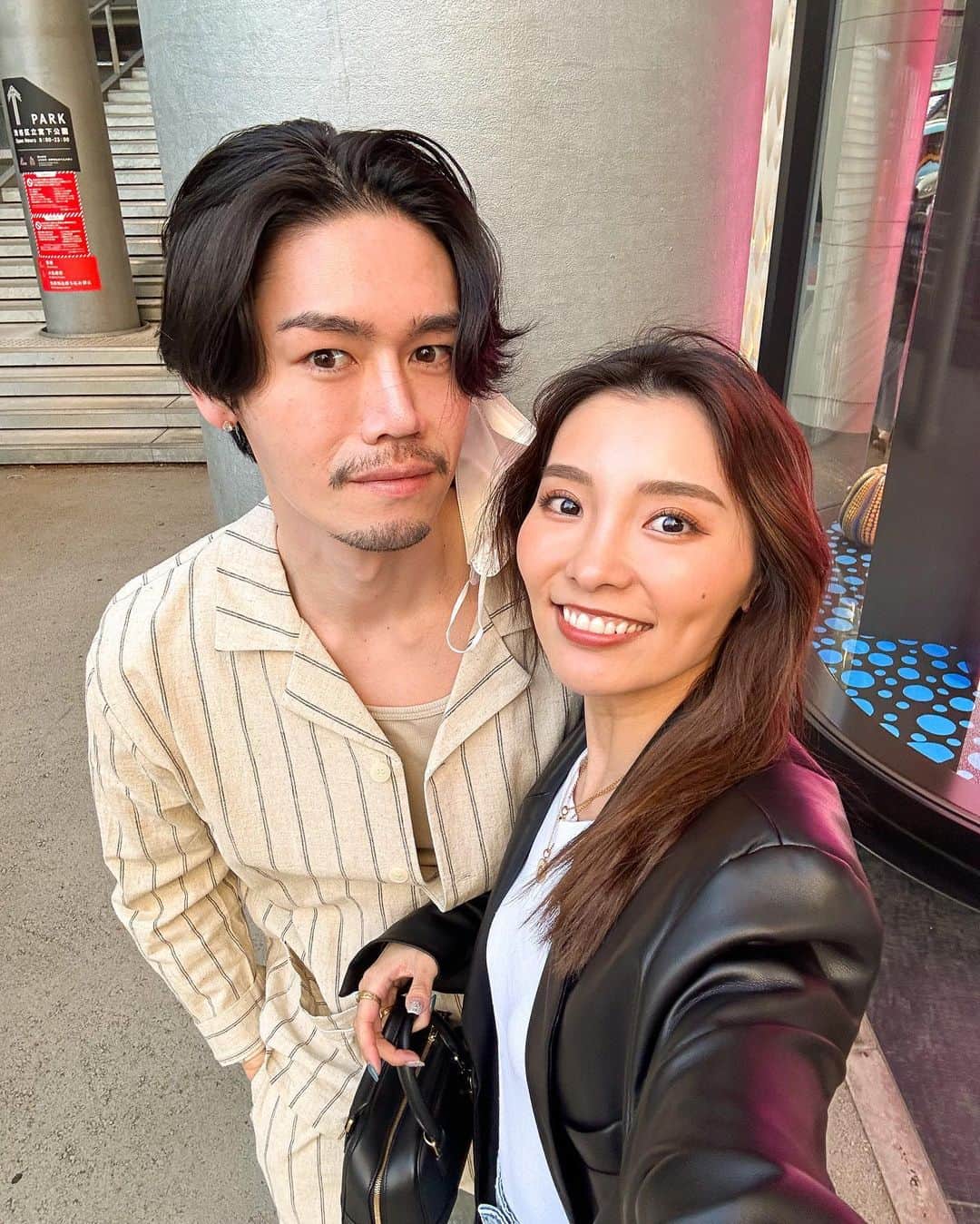 KANAMIのインスタグラム：「・ いつも写真撮る時身長合わせてくれてありがとう☺️🩵  身長差は頭ひとつ分🍡  #2枚目と3枚目は #身長差アピ」