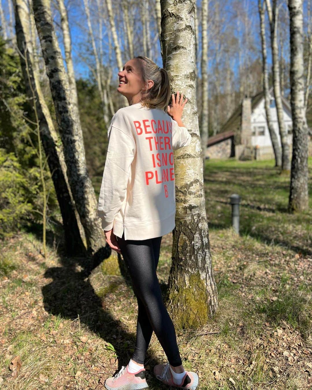 マルガレーテ・コズーフのインスタグラム：「Glänzend, schimmernd 🌳 #birch」