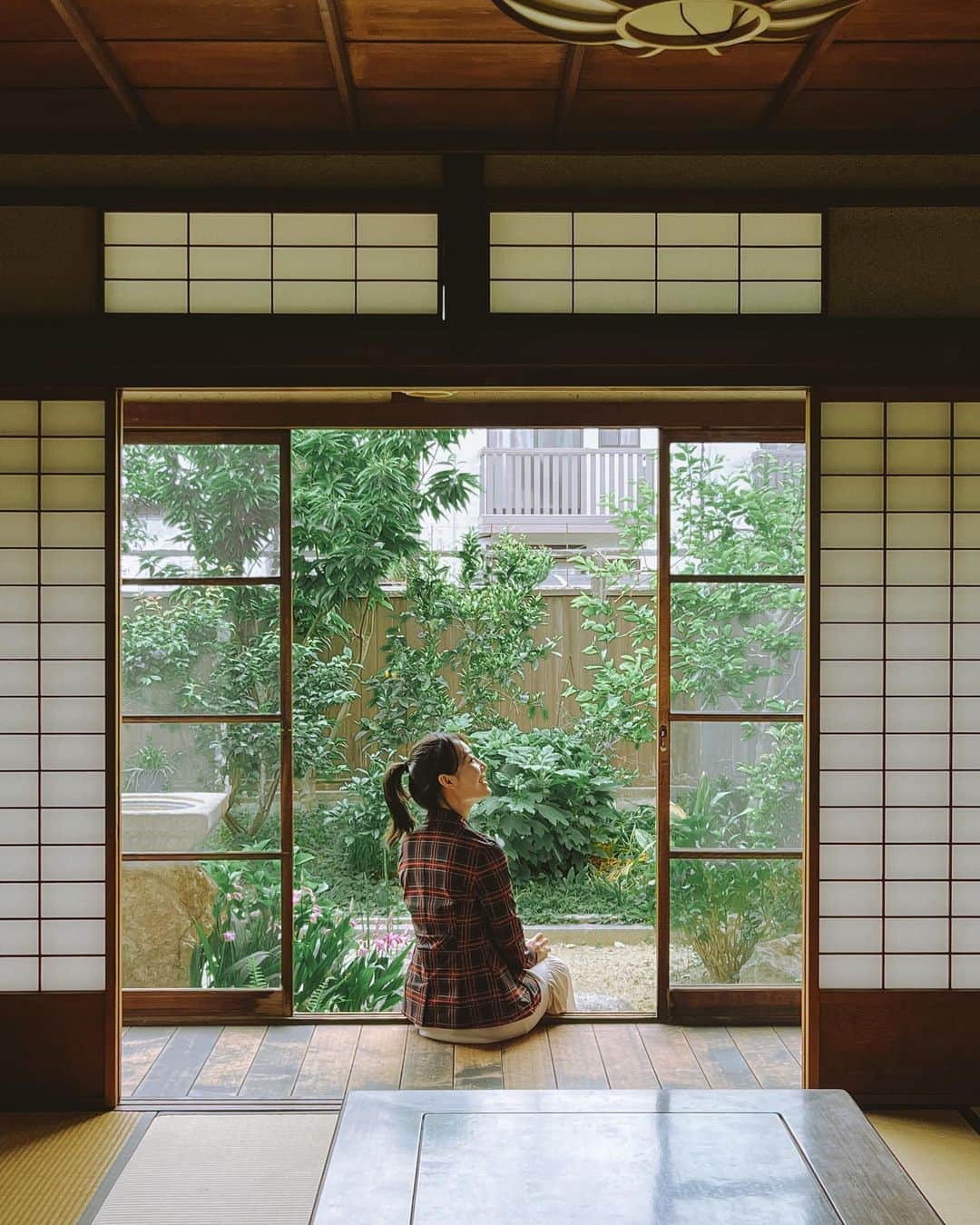 中西悠綺さんのインスタグラム写真 - (中西悠綺Instagram)「happy memories 🍀 ͗ ͗  奈良町にぎわいの家は大正6年に建築された町屋を改修したもので、当時の暮らしや文化を体感できる施設やよ✨  奈良町にぎわいの家是建于1917 年的房子修改，是一处可以体验当时的生活方式和文化的设施💡  photo by @idler.bin ✨ 멋진 사진을 찍어주셔서 코마워요 💗  "Culture City of East Asia" Media and Internet Celebrities Tour🇯🇵🇨🇳🇰🇷  #東アジア文化都市 #CCEA #CultureCityofEastAsia #奈良 #Japan #奈良町にぎわいの家」4月28日 21時28分 - nakanishi_yuuki