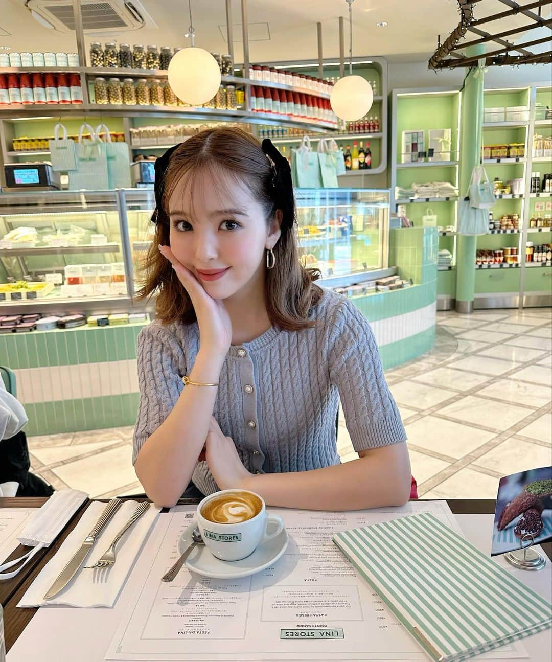 藤田ニコル（にこるん）さんのインスタグラム写真 - (藤田ニコル（にこるん）Instagram)「珍しくカフェタイム🍰♡  お洋服はタグ付けします🐰」4月28日 21時31分 - 2525nicole2