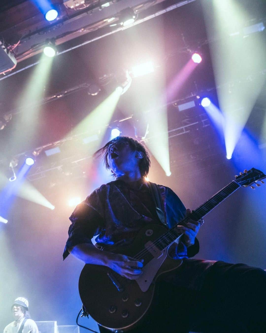 桑原彰さんのインスタグラム写真 - (桑原彰Instagram)「Tronto day 2   Thank you for coming live show  I'm so happy!  You guys are awesome!  We'll be back !  See you next time!  Photo by Takeshi Yao  #トロント2日目ありがとうございました #2日目もソールドアウトたくさん見に来てくれてうれしい #またくるから次はもっとでかいところで出来るようにがんばりますのでよろしく #とべないくわはただのくわ #ジャンピングーググーググーググーググーコォー #エドはるみ風 #抜け駆けして1人でステーキ食べ行った #おいしい」4月28日 21時32分 - kuwakuwakuwakuwa0404