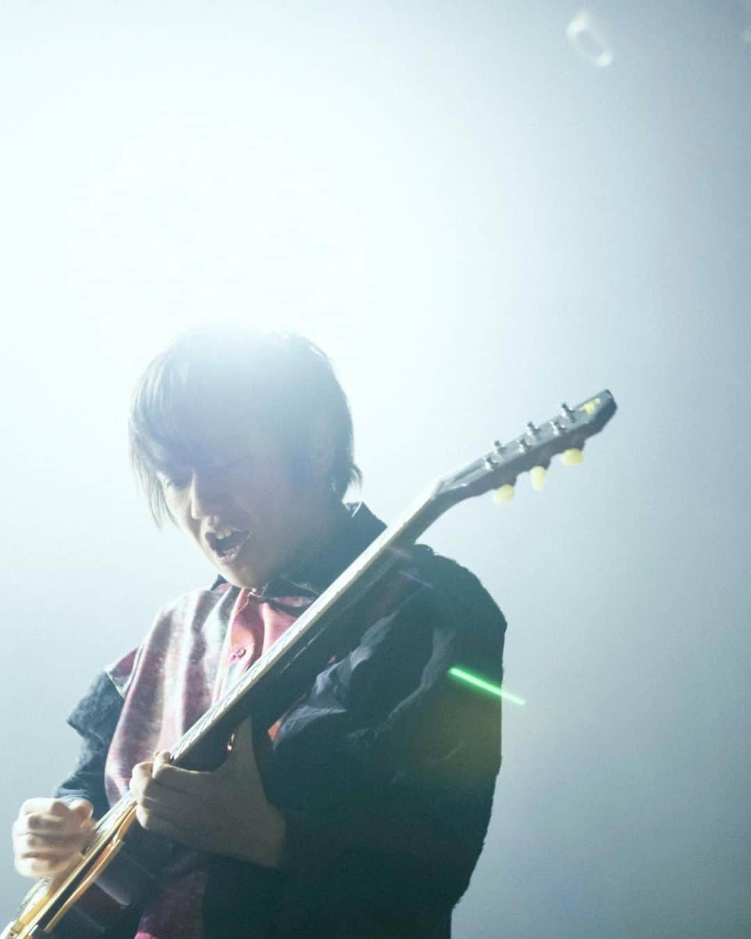 桑原彰さんのインスタグラム写真 - (桑原彰Instagram)「Tronto day 2   Thank you for coming live show  I'm so happy!  You guys are awesome!  We'll be back !  See you next time!  Photo by Takeshi Yao  #トロント2日目ありがとうございました #2日目もソールドアウトたくさん見に来てくれてうれしい #またくるから次はもっとでかいところで出来るようにがんばりますのでよろしく #とべないくわはただのくわ #ジャンピングーググーググーググーググーコォー #エドはるみ風 #抜け駆けして1人でステーキ食べ行った #おいしい」4月28日 21時32分 - kuwakuwakuwakuwa0404