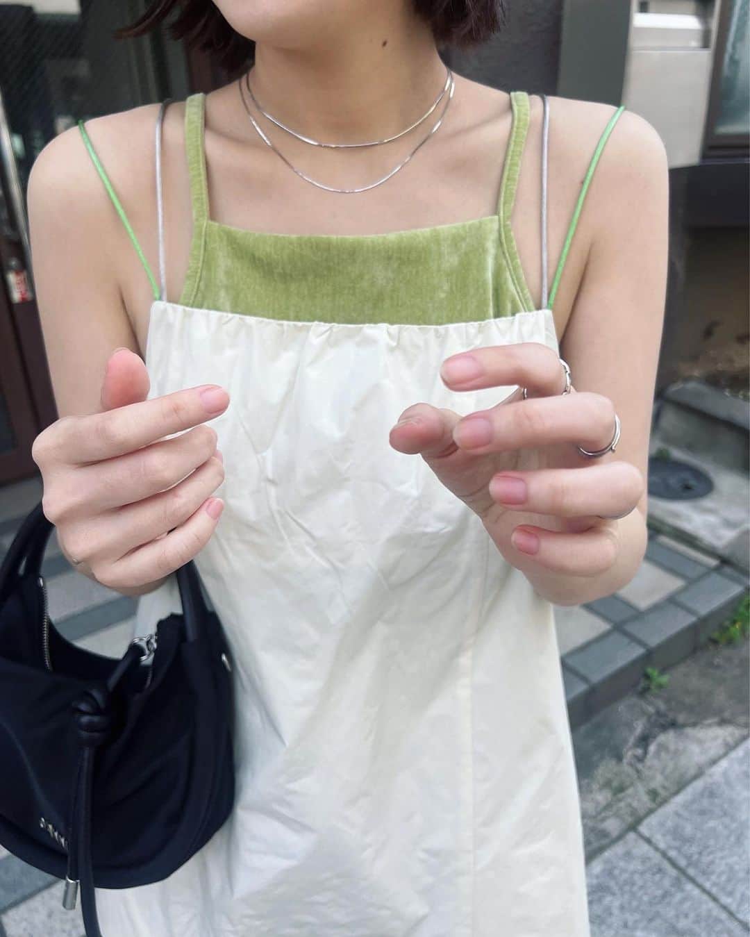 tappy1119のインスタグラム：「肩紐が可愛い♡ silverとgreen....  (^｡^)」