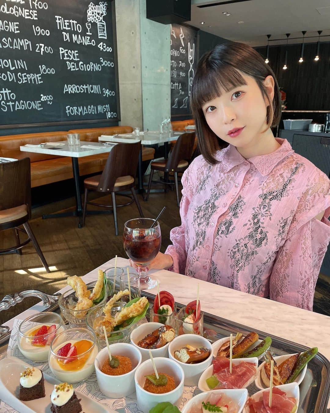 POCHIさんのインスタグラム写真 - (POCHIInstagram)「表参道ヒルズの @fratelliparadisojapan にアフタヌーンティーに行ってきたよ🍽️  フード中心なアフターヌーンティーは初めて😳🌟  どれも美味しくて良い時間だった〜っ  あんな @annafujishirochan 一緒に行ってくれてありがとう👧🏻🌼  #fratelliparadiso #フラテリパラディソ #アフターヌーンティー #表参道ヒルズ #表参道 #PR」4月28日 21時44分 - pochi.official