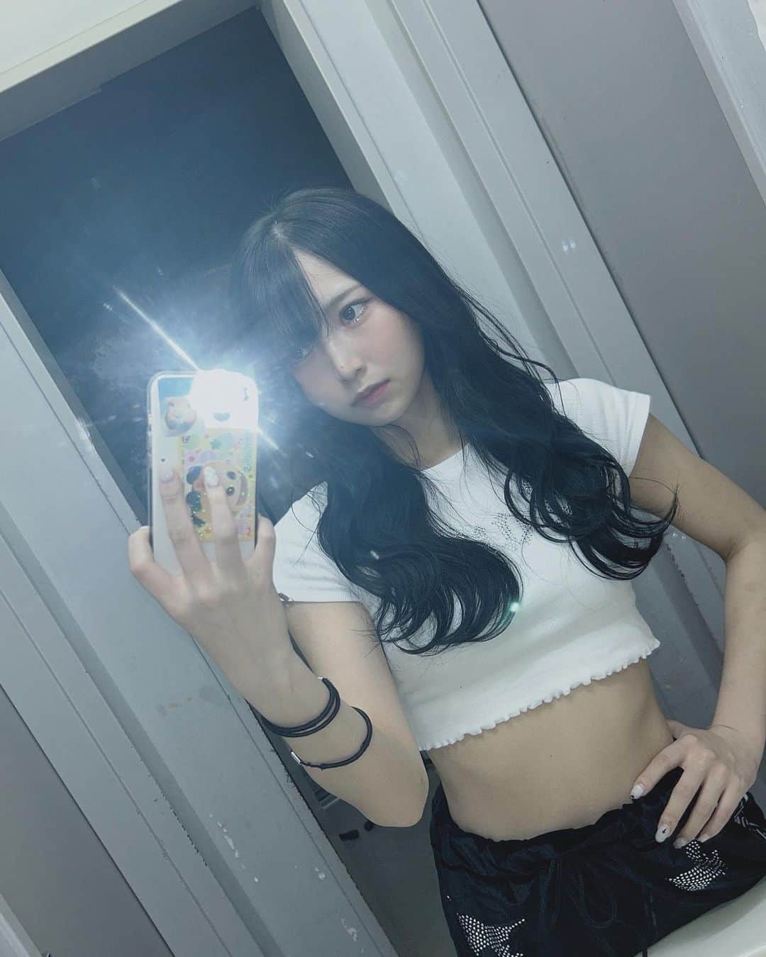 前田令子のインスタグラム：「今日はみたらしの誕生日 どれくらいみたらしのこと好きかというと、自作の証明写真作ってスマホケースに挟むくらい好き  #みたらし生誕祭2023#みたらし#モルモット#シロモ#モルカー」