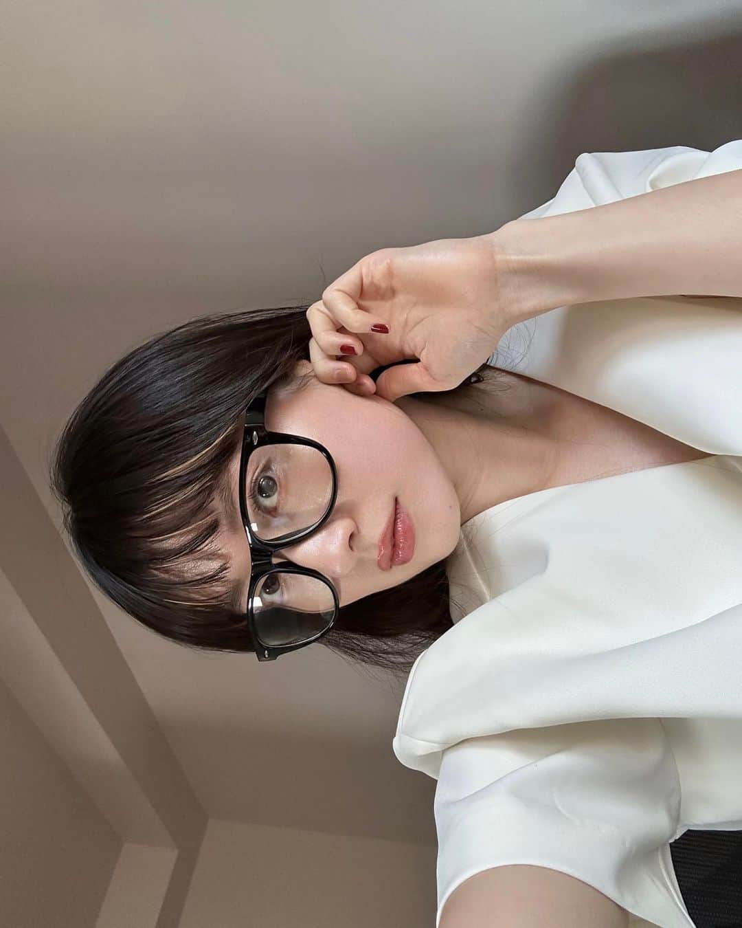 吉竹美聡のインスタグラム：「ひと癖あるメガネが好き🥸🥸🥸」
