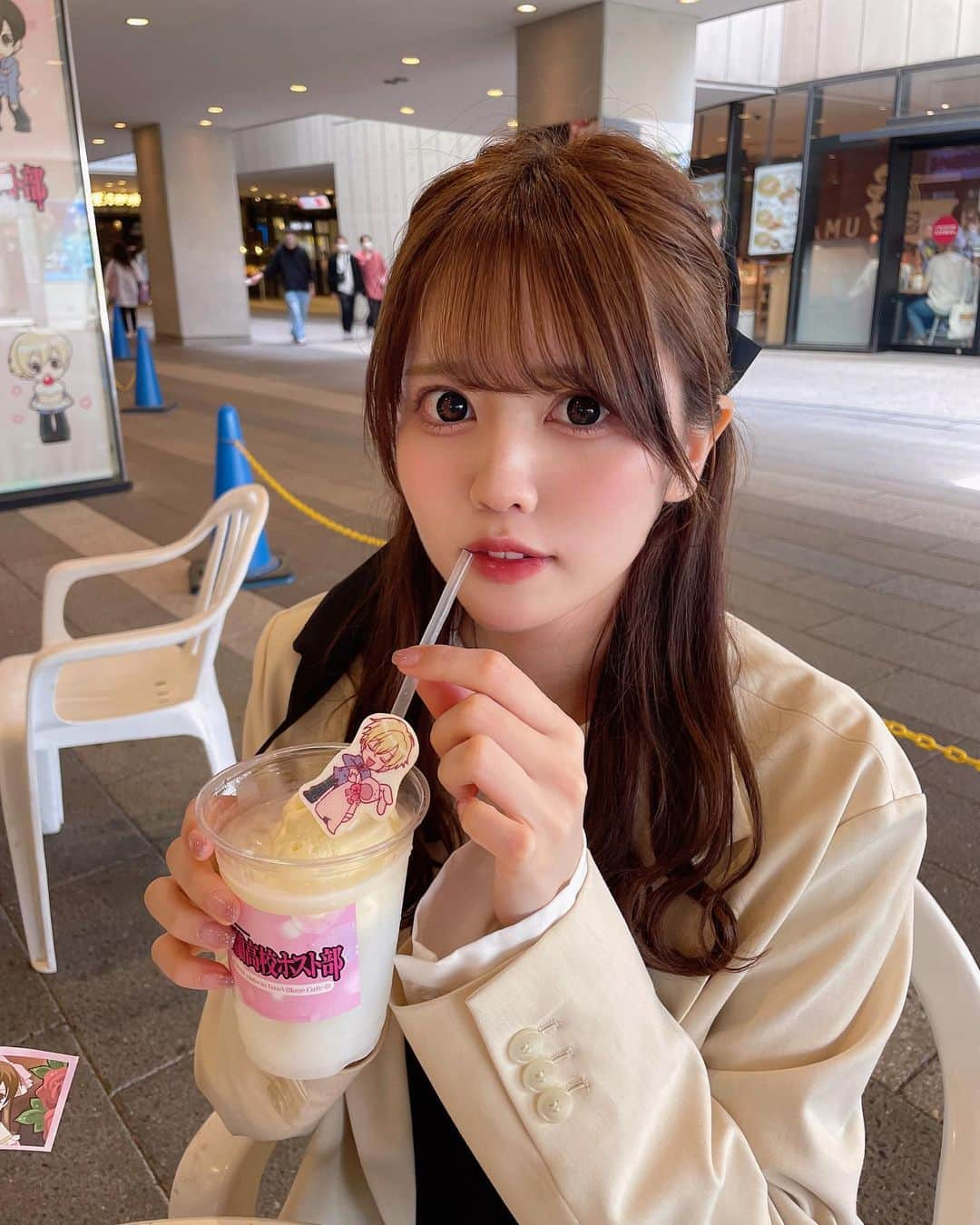 夏目一花さんのインスタグラム写真 - (夏目一花Instagram)「きょうは桜蘭高校ホスト部のコラボカフェ行ったよ〜〜♡元々、モリ先輩とハルヒ&環先輩のコースターだったんだけど、隣にいたお姉さんに交換してください！って言われたから交換したらハニー先輩で、ペアできた🫶🫶」4月28日 21時45分 - natsume_me__