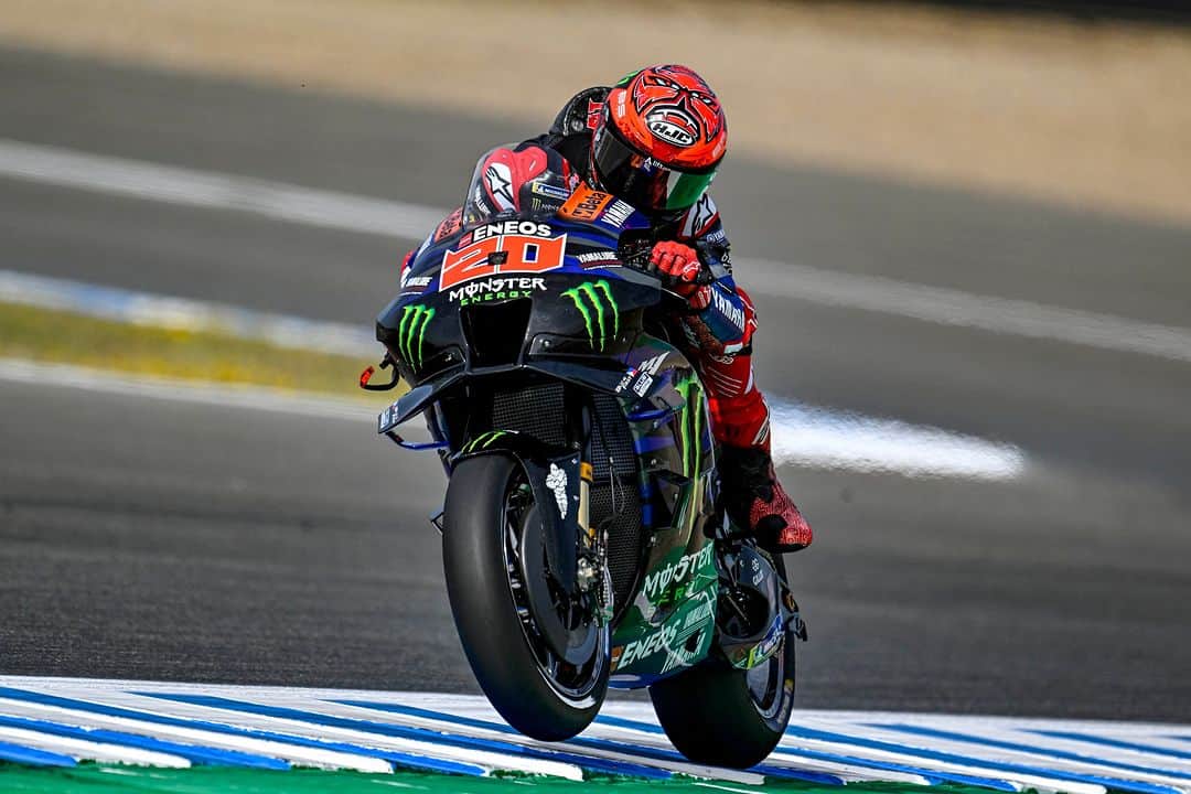 YamahaMotoGPさんのインスタグラム写真 - (YamahaMotoGPInstagram)「No time attack for @fabioquartararo20 this morning. He'll be pushing in P2 ✊  #MonsterYamaha | #MotoGP | #SpanishGP」4月28日 21時40分 - yamahamotogp