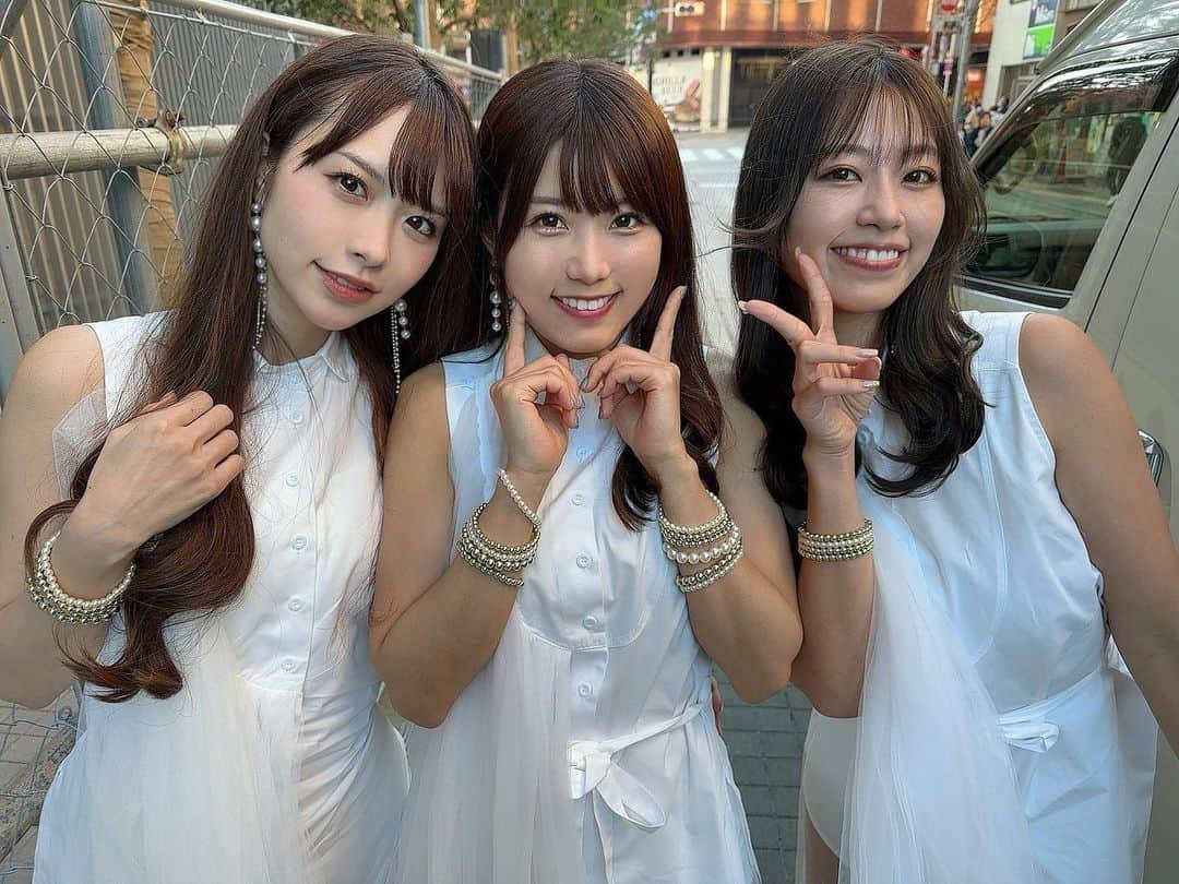 松田蘭さんのインスタグラム写真 - (松田蘭Instagram)「お知らせ♡🌈  次戦にてSwish新曲がお披露目できることになりました👏🏻👏🏻👏🏻  まずは今日Swishちゃんの ライブありがとうございました♡🌈  都内の箱ライブ、今回は はじめてのイベントに出演させていただきました！  現在はレースクイーン界 唯一のアイドルユニットのSwishを 多くの方に知っていただけるように、 そして愛してもらえるように わたしたち3人頑張ります♡♡  公式グッズのストラップも今日から発売になりました👏🏻 カメラやサイリウムに付けてねっ  新曲もみんなが応援してくれているから 活動が続けられているよ！ いつもありがとう♡🌈 楽しみにしててねっ  次回はスーパー耐久Rd.2@富士スピードウェイの ステージでみなさままた会いましょう♡🌈  #Swish #新曲 歌って踊れる #レースクイーン ♡🌈 #アイドル #idol #live #箱ライブ #下北fm #超アイドルgirlsrave #赤羽ranyalpha  #スーパー耐久 #サーキット #fyp  #me #japanesegirl  #follw #일상 #일본 #팔로우 #松田蘭」4月28日 21時44分 - ran_mjargtne