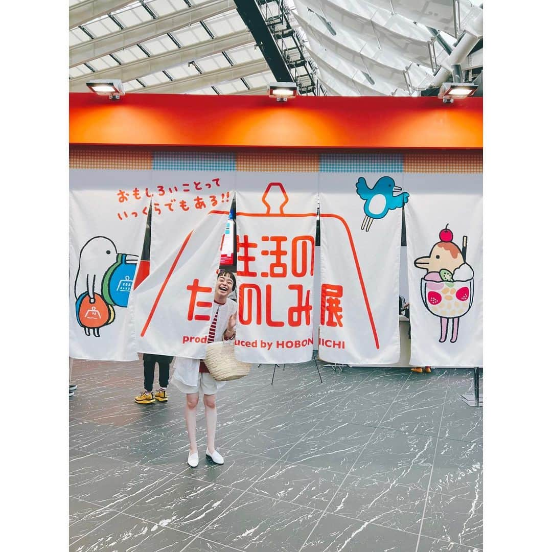 Kanocoさんのインスタグラム写真 - (KanocoInstagram)「みなさーーーん！ ついに明日から《生活のたのしみ展》です✨ 私は【Kanocoのずっと好きなもの】というお店で 新しく作ったブランド"Cacco"の洋服や耳飾り、 私の故郷の"いいもの"を販売します。 書籍『かの・この・はなし』も、 恐縮ながらサインを書いたりしちゃったので、 もし良かったら手に取っていただけたら…♡ 初日の明日は11時〜16時まで店頭にいます！ 5/2は11時〜14時、 5/4も11時〜14時頃まで店頭にいます。 （予定は変更する可能性があります） ぜひぜひお越しください🩵 ほぼ日さんの大祭りです、 一緒に楽しい時間を過ごしましょう〜！  #生活のたのしみ展2023  #生活のたのしみ展  #かのこのすきなもの #かのこのはなし #cacco」4月28日 21時51分 - kanococo