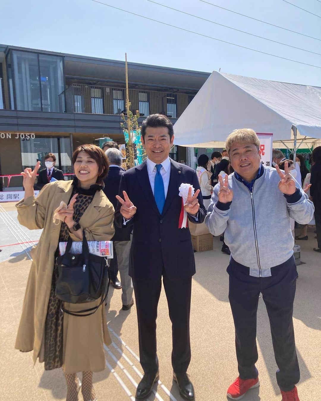 赤プルさんのインスタグラム写真 - (赤プルInstagram)「【道の駅 常総】 オープンおめでとうございます。 常総ふるさと大使として式典にお招きいただき、出席させて頂いたかんね！ 神達市長、西田副市長、 石塚市議、やない市議、 吉原社長、常総ふるさと大使のイバラキング青木さん、シンガーソングライターの石塚美咲ちゃん、司会のけいこさんとパチリ。 羽田美智子先輩、大井川知事にもご挨拶させて頂いたかんね！  式典での羽田美智子さんのお祝いのメッセージに感動して涙が溢れてしまいました。 わたしも、石下、水海道、常総、茨城を胸に、芸能界でさらに頑張って行くべと決意したかんね✨  そして来月にはTSUTAYAブックス 来年には温泉♨️がオープンすることも初めて知りました🌟  わたしはここで防災イベントを自主開催していきたいなとも考えてます✨ （もう動き出してる）  ここは水害の復興のシンボルだかんね！  是非全国の皆様、道の駅常総に来てくろよな！  #道の駅常総 #常総市 #むすび町 #復興のシンボル  #常総ふるさと大使  #赤プル #防災お片付けアドバイザー」4月28日 21時56分 - puluco_a