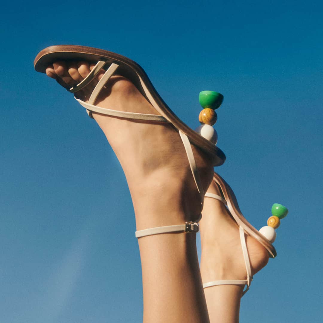 のインスタグラム：「Who else gets dressed feet first? #katespadeny」