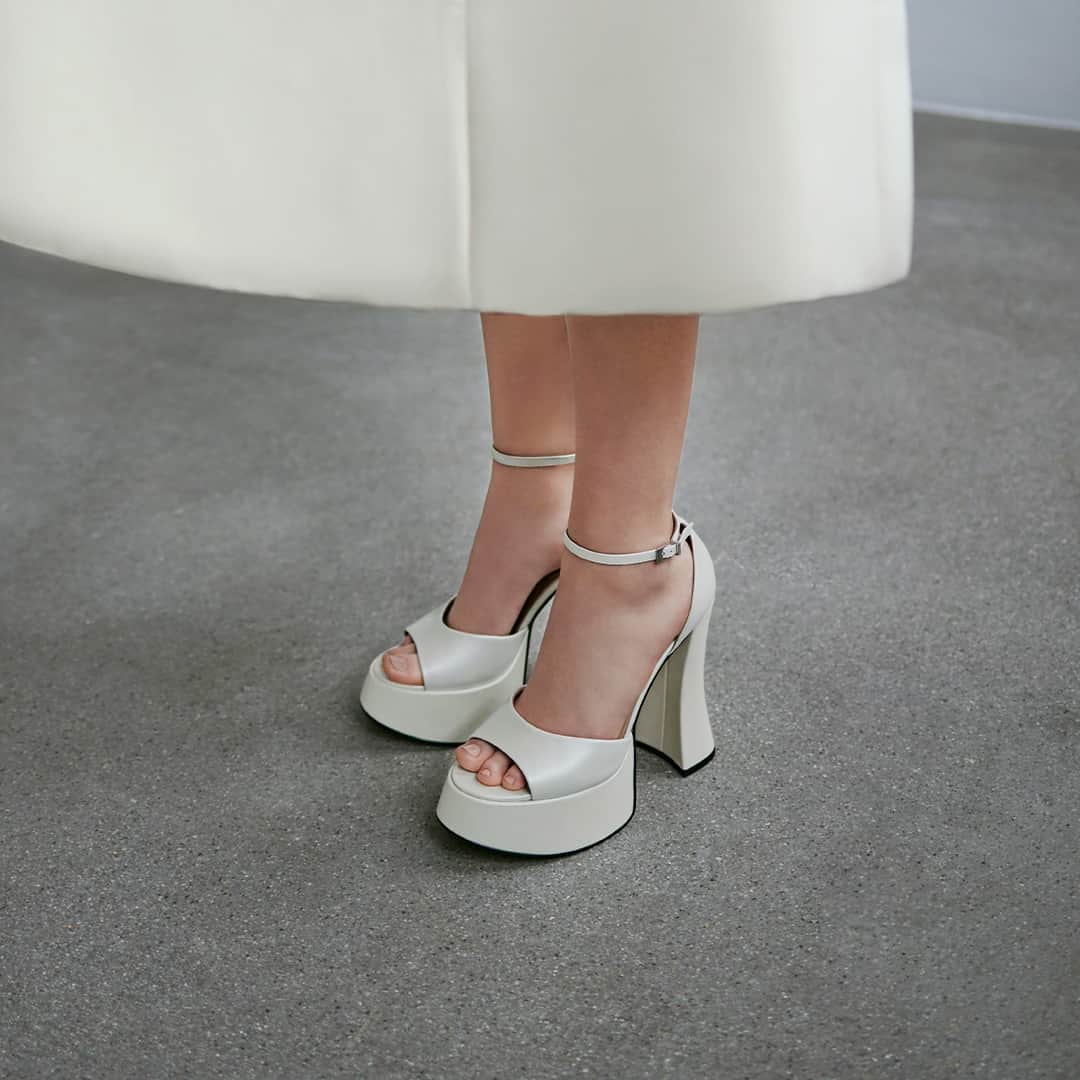 CHARLES & KEITHさんのインスタグラム写真 - (CHARLES & KEITHInstagram)「Say yes in high style — the Michelle leather platform sandals feature a beautiful sheen that will make you glow from head to toe.  Click on the link in bio to explore and shop the bridal range.  #CharlesKeithSaysYes #CharlesKeithSS23 #CharlesKeithOfficial」4月28日 22時00分 - charleskeithofficial