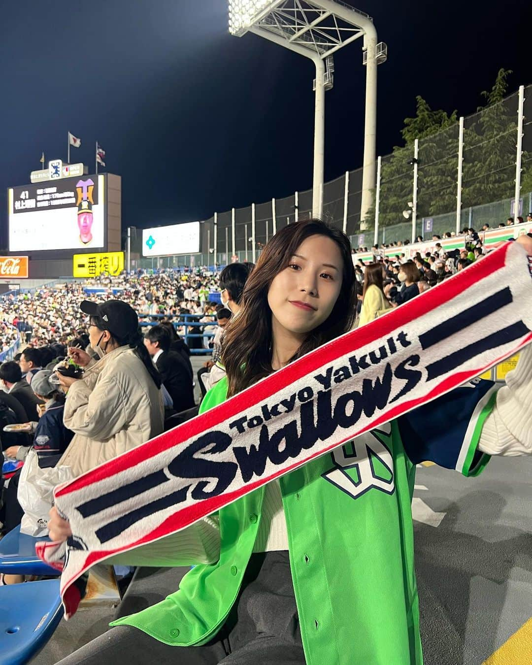 七海あやかさんのインスタグラム写真 - (七海あやかInstagram)「. つば九郎だいすき⚾️ ビールの売り子のバイトで通ってた景色とはまた違って楽しかった🫶 . #ヤクルトスワローズ #スワローズ #つば九郎」4月28日 22時03分 - aya_tsukishima