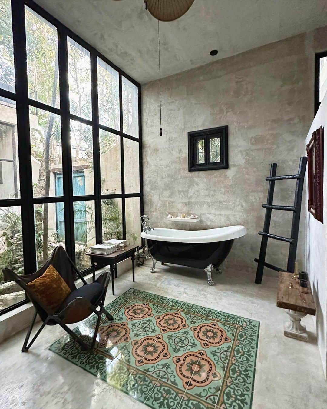 Airbnbのインスタグラム：「A quiet spot to escape the sun.  📷 Repost from @gleung0128」