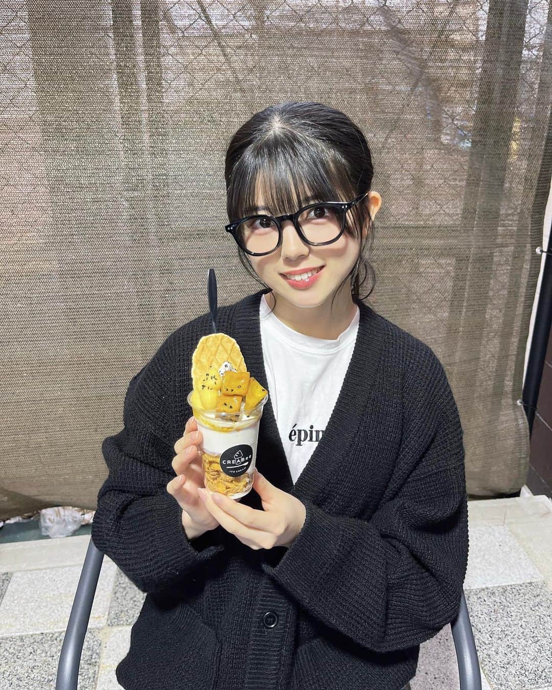 坂下真心のインスタグラム：「⌇ 𝗉𝖺𝗋𝖿𝖺𝗂𝗍 ⁡ ⁡ めがねかけたらアラレちゃんすぎるな！໒꒱ ⁡ さつまいもぱふぇ美味しかったあ ᐠ(  ᐢ ᵕ ᐢ )ᐟ🍠♡ ⁡ ⁡ #05 #idol #nmb #jk #ljk #アイドル #パフェ #めがねコーデ」