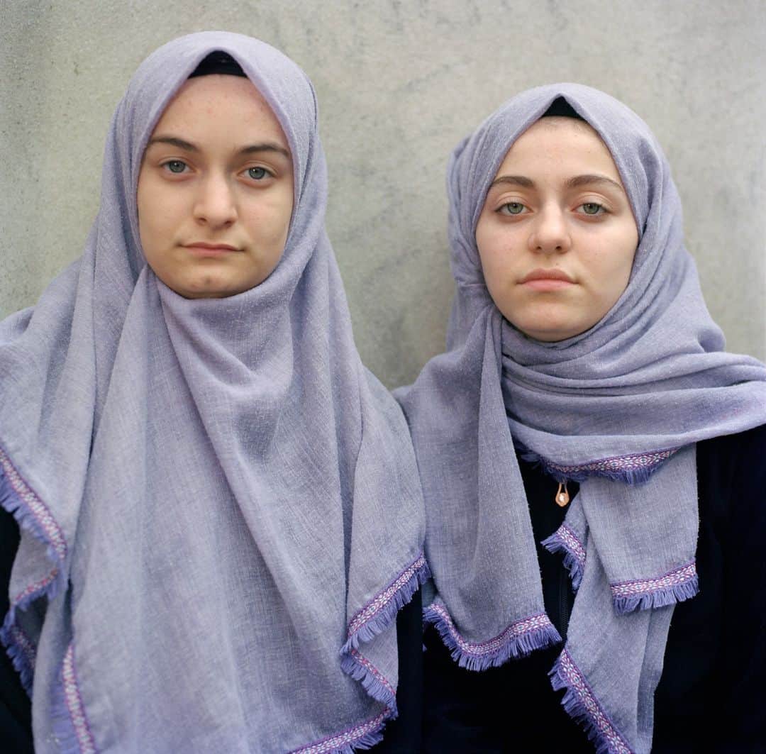 Magnum Photosさんのインスタグラム写真 - (Magnum PhotosInstagram)「Sabiha Çimen’s breakthrough project, Hafiz, gives an insider’s view of life inside Turkey’s Qur’an schools. ⁠ ⁠ “My project follows the daily lives of students at a number of these schools and shows not only their journey to become hafızes [‘memorizers’, able to recall all of the several thousand verses of the hold book of Islam], but also how they simultaneously retain the dreams and adventurous nature of young women their age," says the photographer, who herself studied at one of the Qur’an schools, along with her twin sister.⁠ "It also explores their rule-breaking practices and the fun of school life when they are not studying. The project gave me a chance to see myself as I was then."⁠ ⁠ The first major solo exhibition of the work – at Rotterdam’s @kunsthal – comes to a close on May 7.⁠ ⁠ © Sabiha Çimen / Magnum Photos」4月28日 22時07分 - magnumphotos