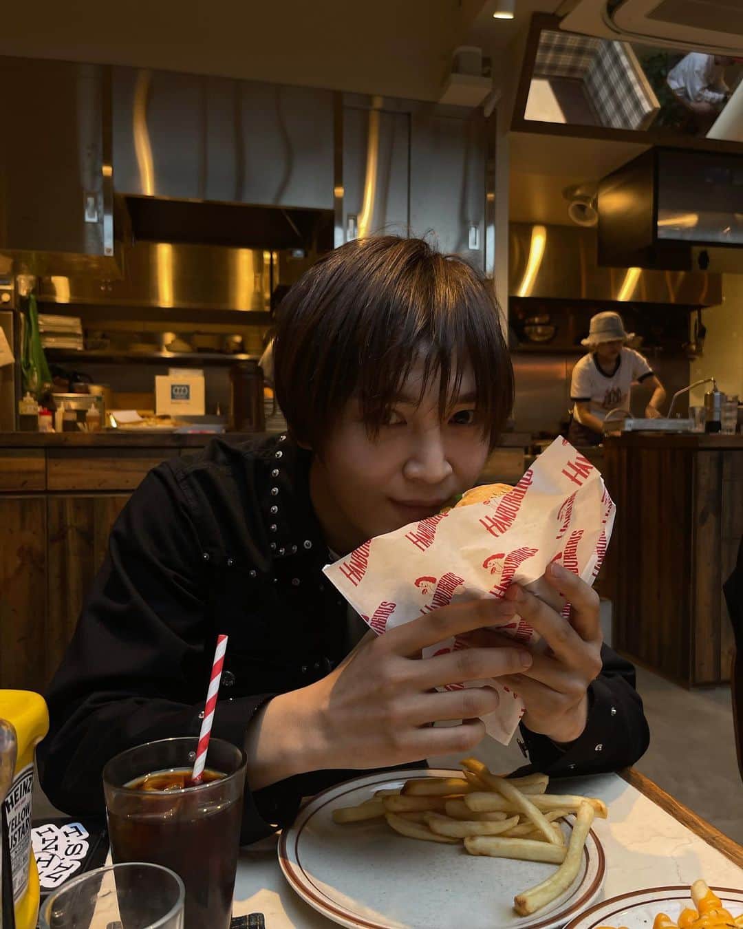 塩澤英真さんのインスタグラム写真 - (塩澤英真Instagram)「double cheese burger, you were awesome 🍔🍟🥤  📸Special thank you: best friend!!  #harajuku #burger #japan  #mensfashionpost #outfitoftheday #instagood #fashion #fashionphotography #fashionsnap #塩澤英真 #HIDEMASASHIOZAWA」4月28日 22時20分 - hidemasa_shiozawa