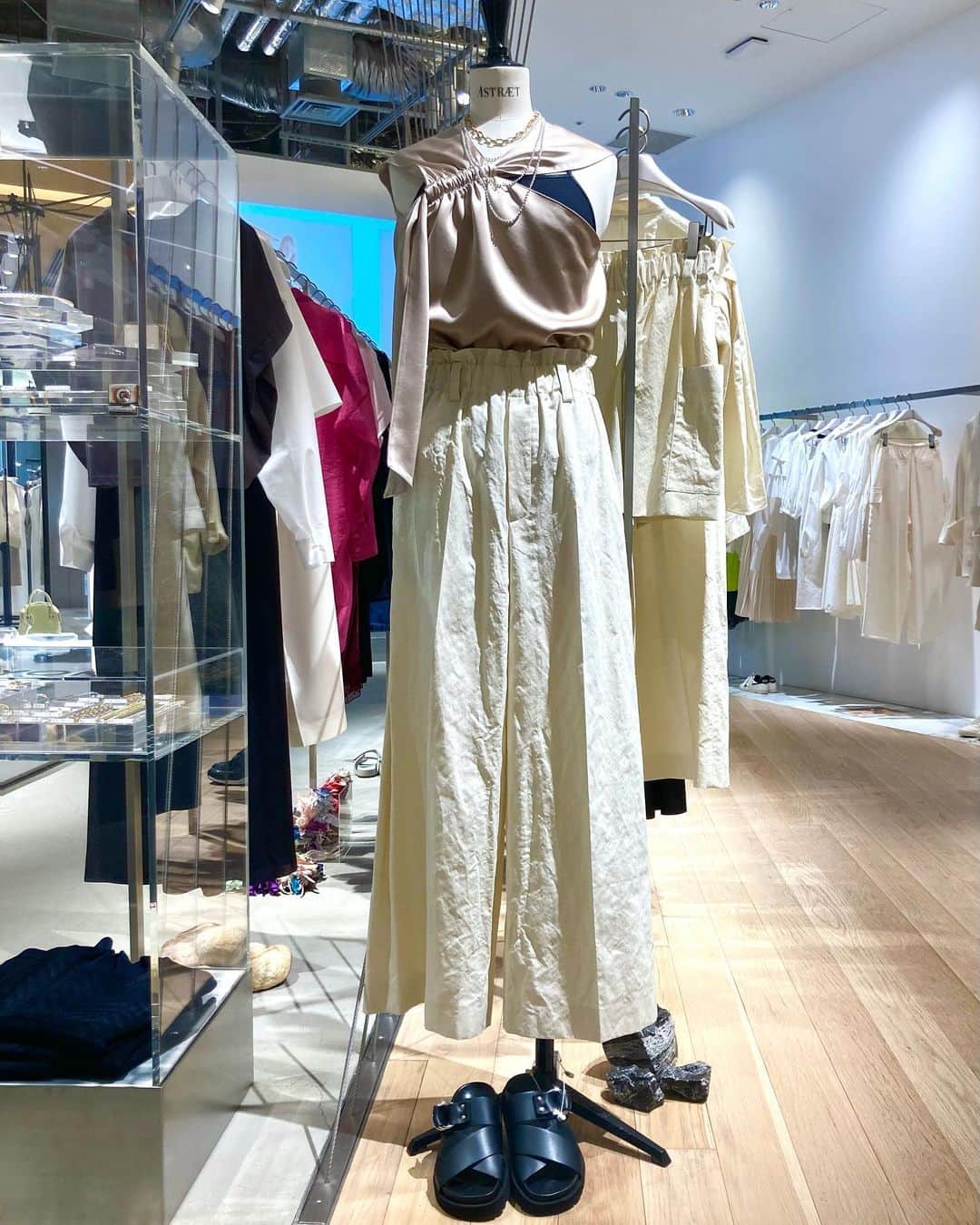 のインスタグラム：「FACE CHANGE #ASTRAET #アストラット #2023ss #springsummercollection」